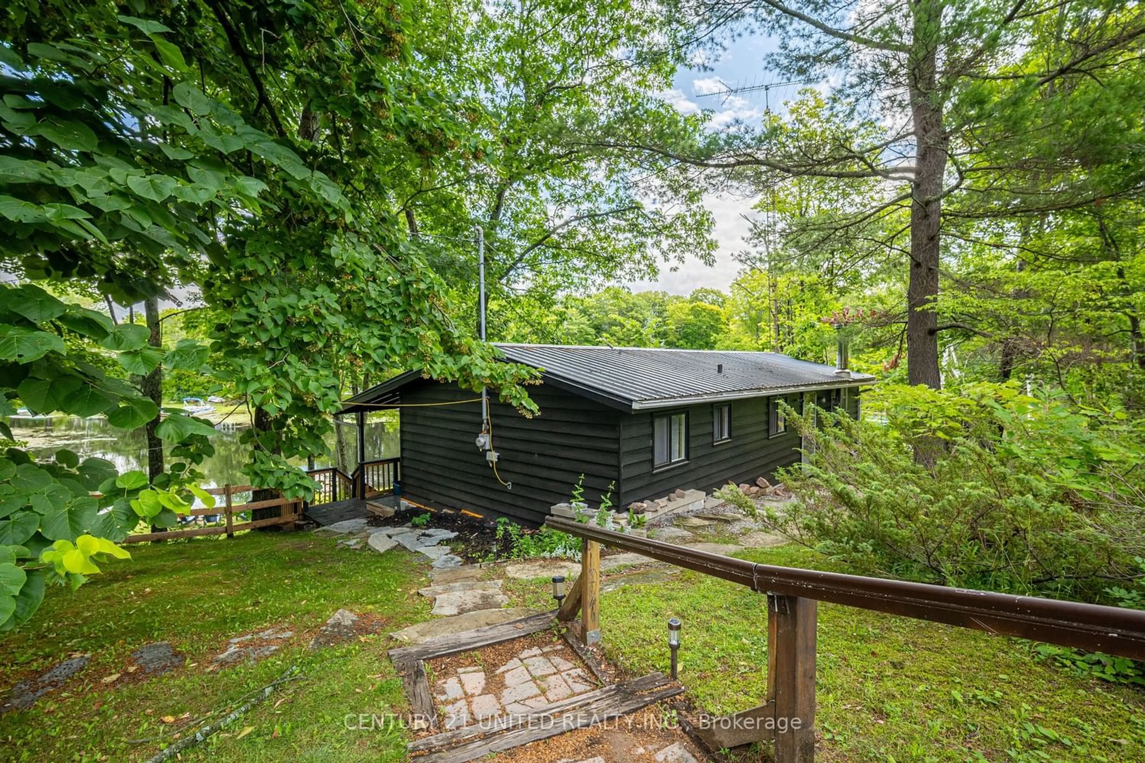 Cottage for 2335 Lakeside Rd, Douro-Dummer Ontario K0L 2H0