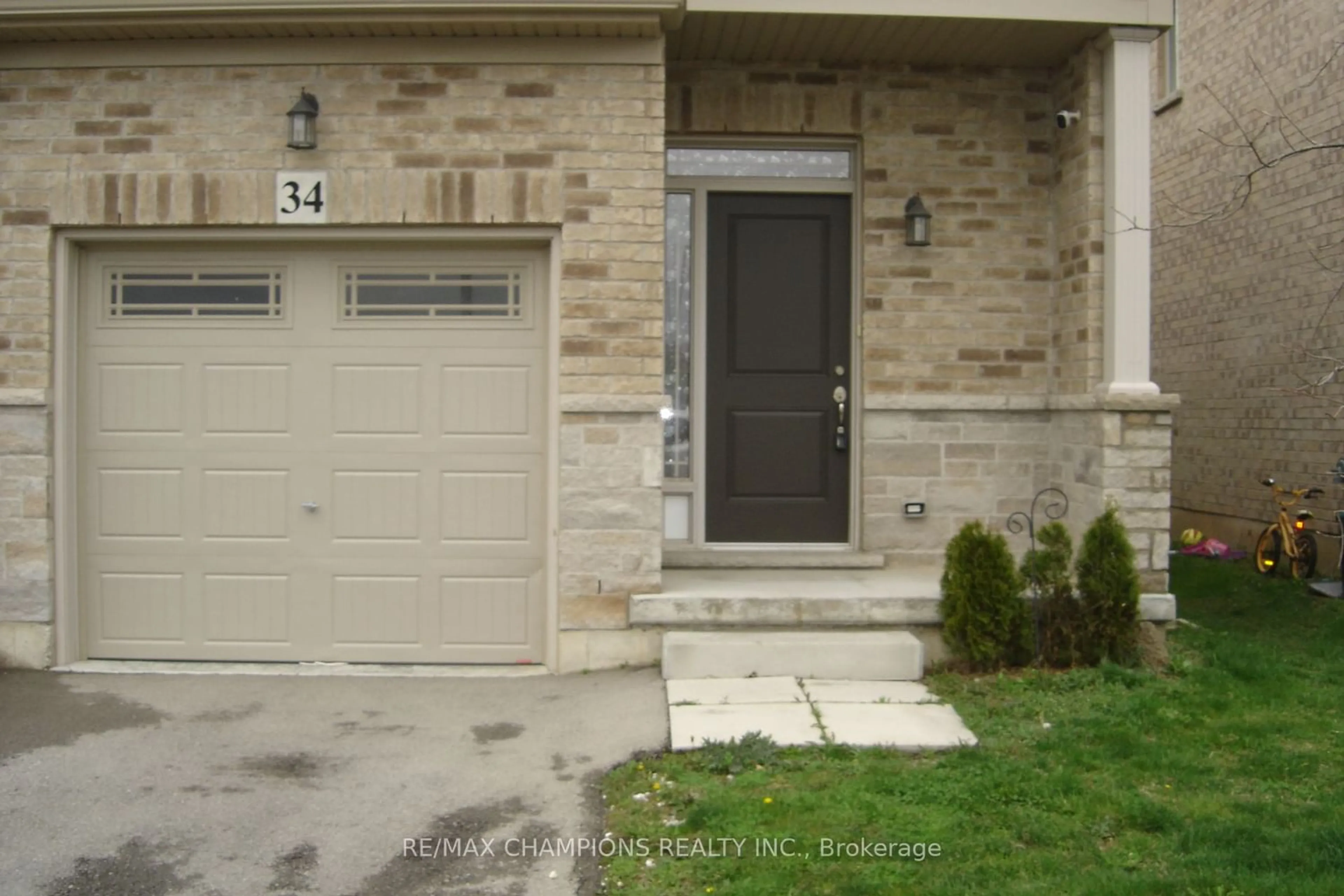 A pic from exterior of the house or condo for 34 Kingsborough Dr, Hamilton Ontario L0R 1P0