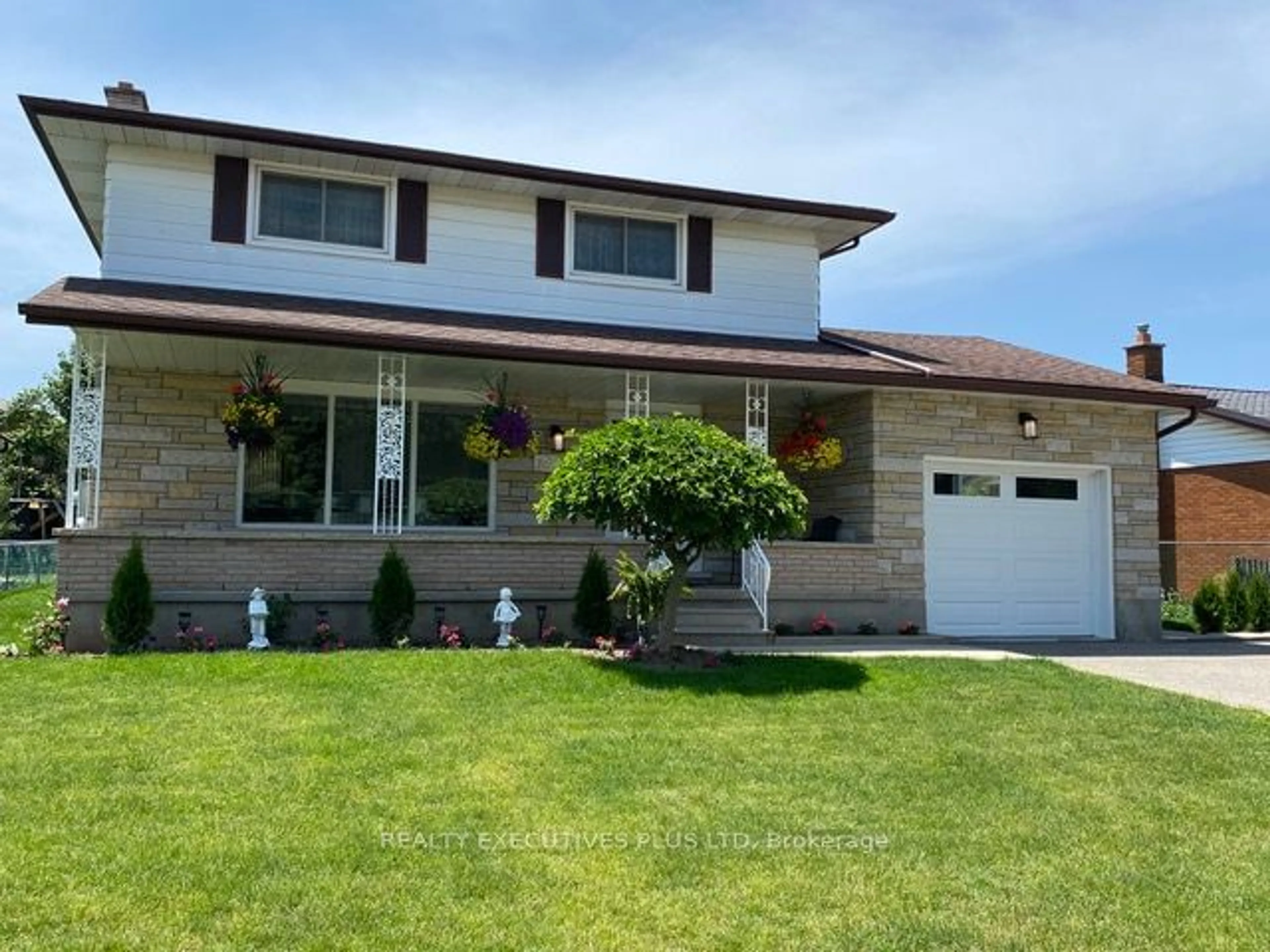 Frontside or backside of a home for 127 Applewood Cres, Guelph Ontario N1H 6B3