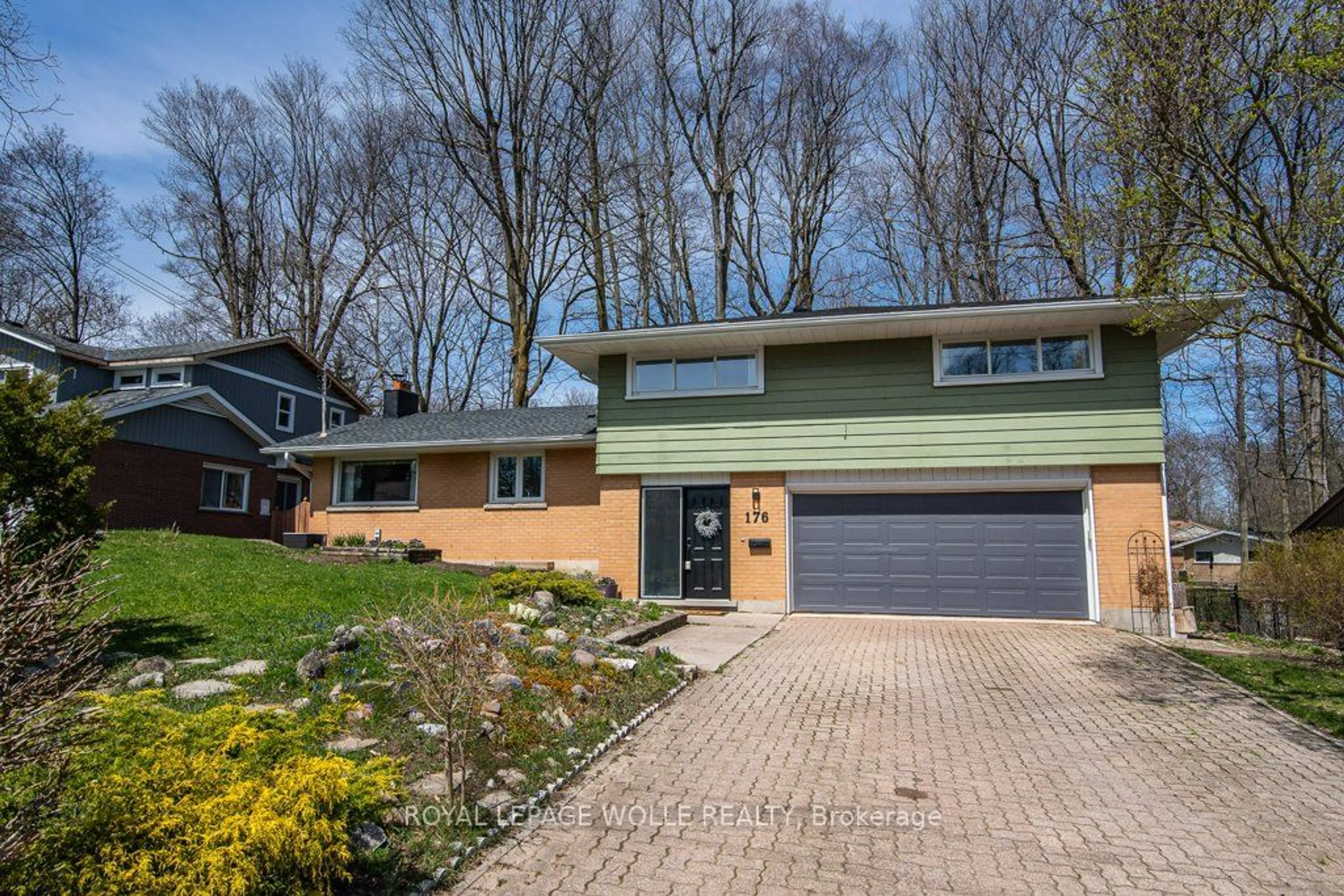 Home with brick exterior material for 176 Greenbrook Dr, Kitchener Ontario N2M 4J7