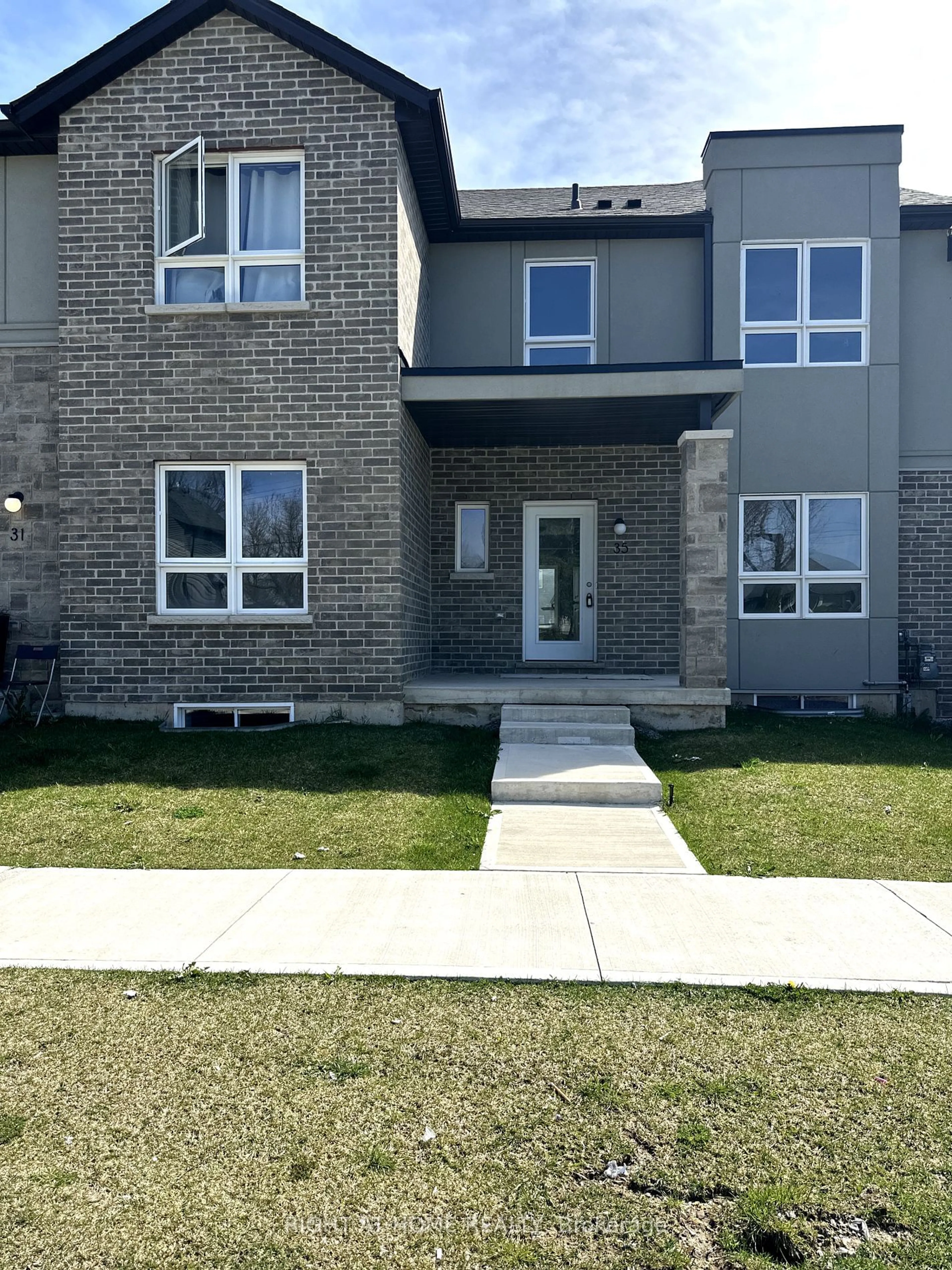 A pic from exterior of the house or condo for 35 Perenack Ave, Welland Ontario L3C 2C6