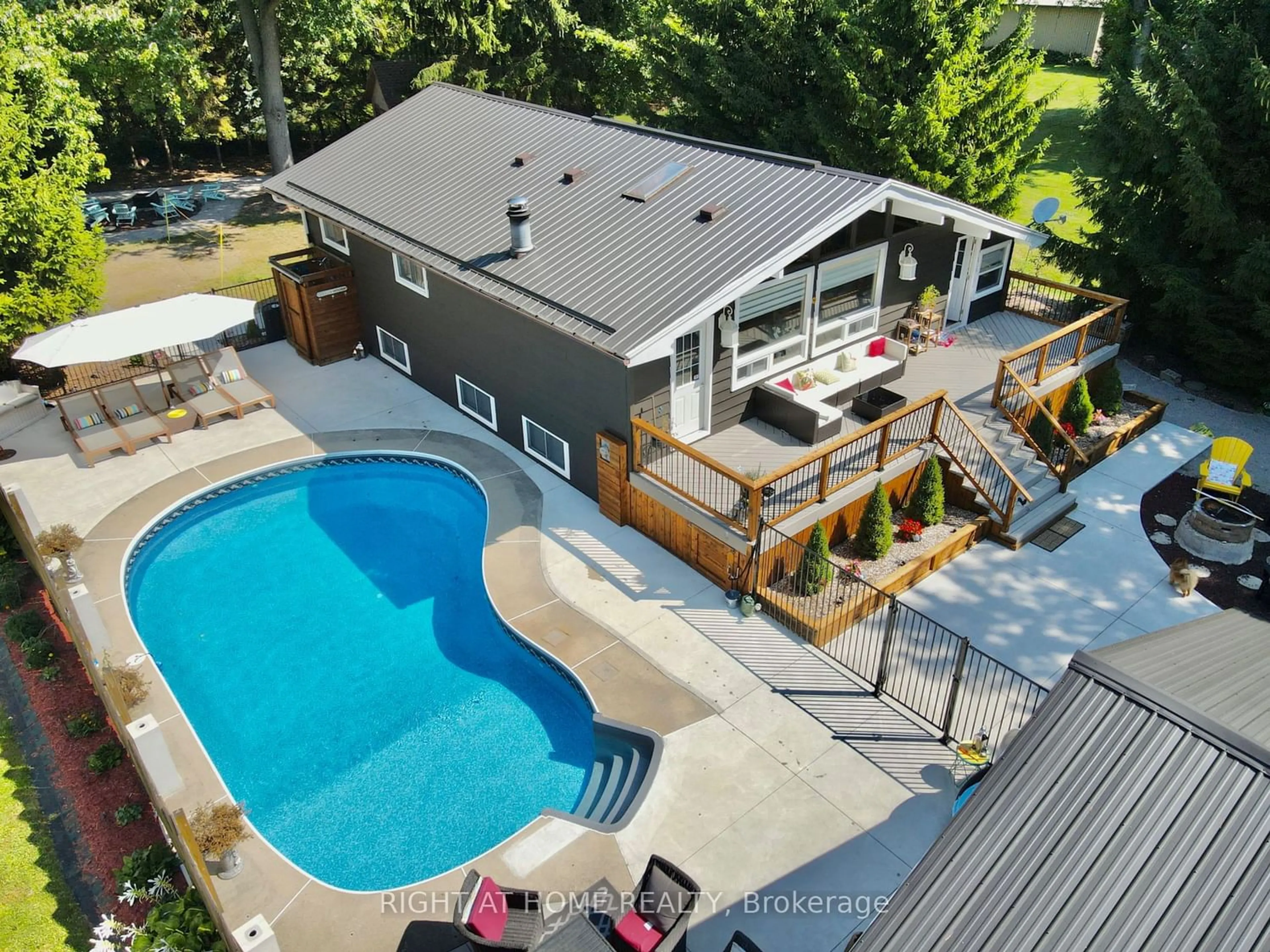 Indoor or outdoor pool for 8460 Defore Dr, Lambton Shores Ontario N0M 1T0