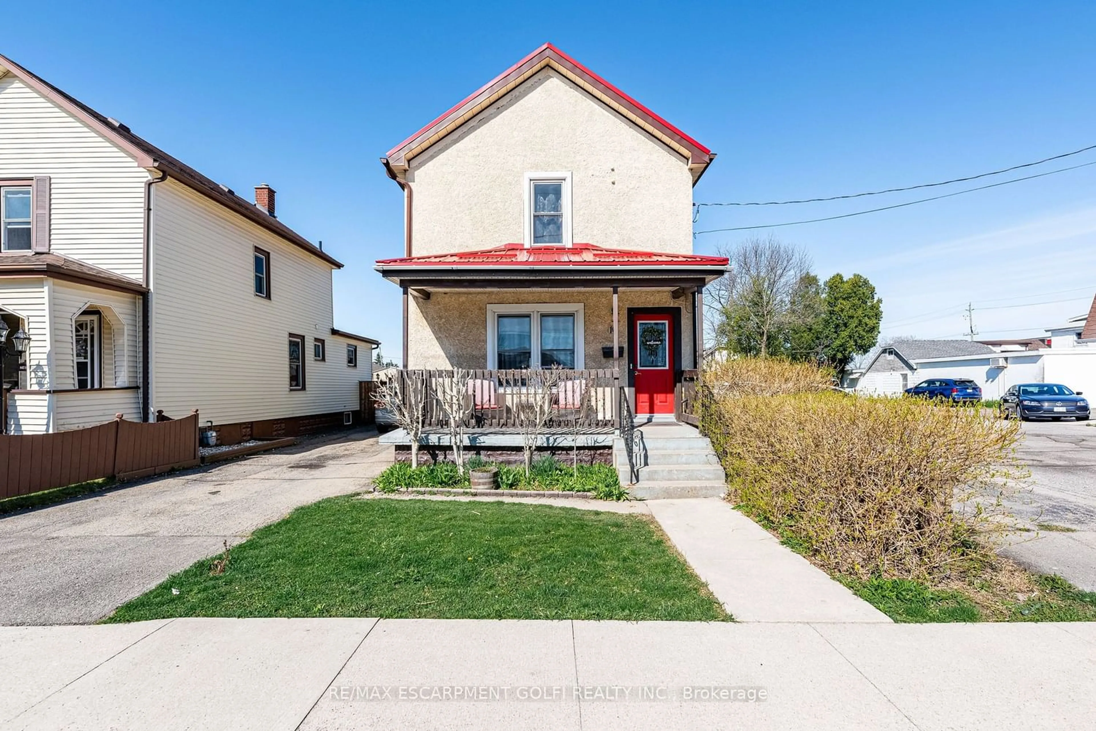 Frontside or backside of a home for 10 Wright St, Welland Ontario L3B 2K1