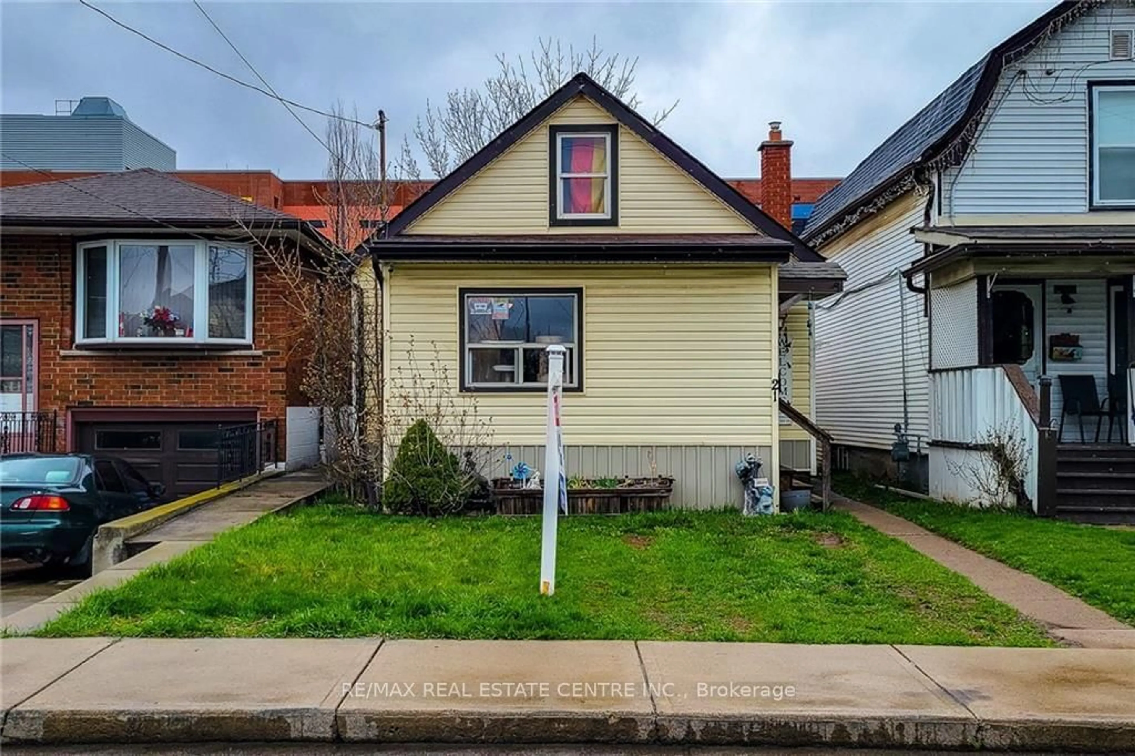 Frontside or backside of a home for 21 Frederick Ave, Hamilton Ontario L8H 4K1