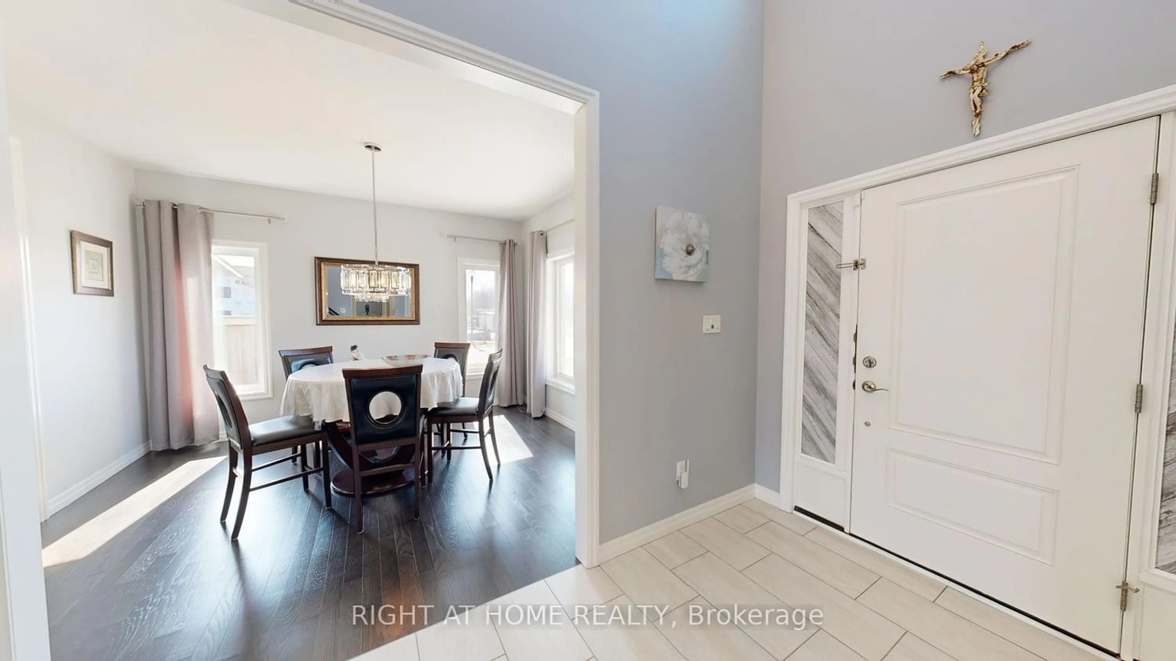 Indoor entryway for 102 Timberwalk Tr, Middlesex Centre Ontario N0M 2A0