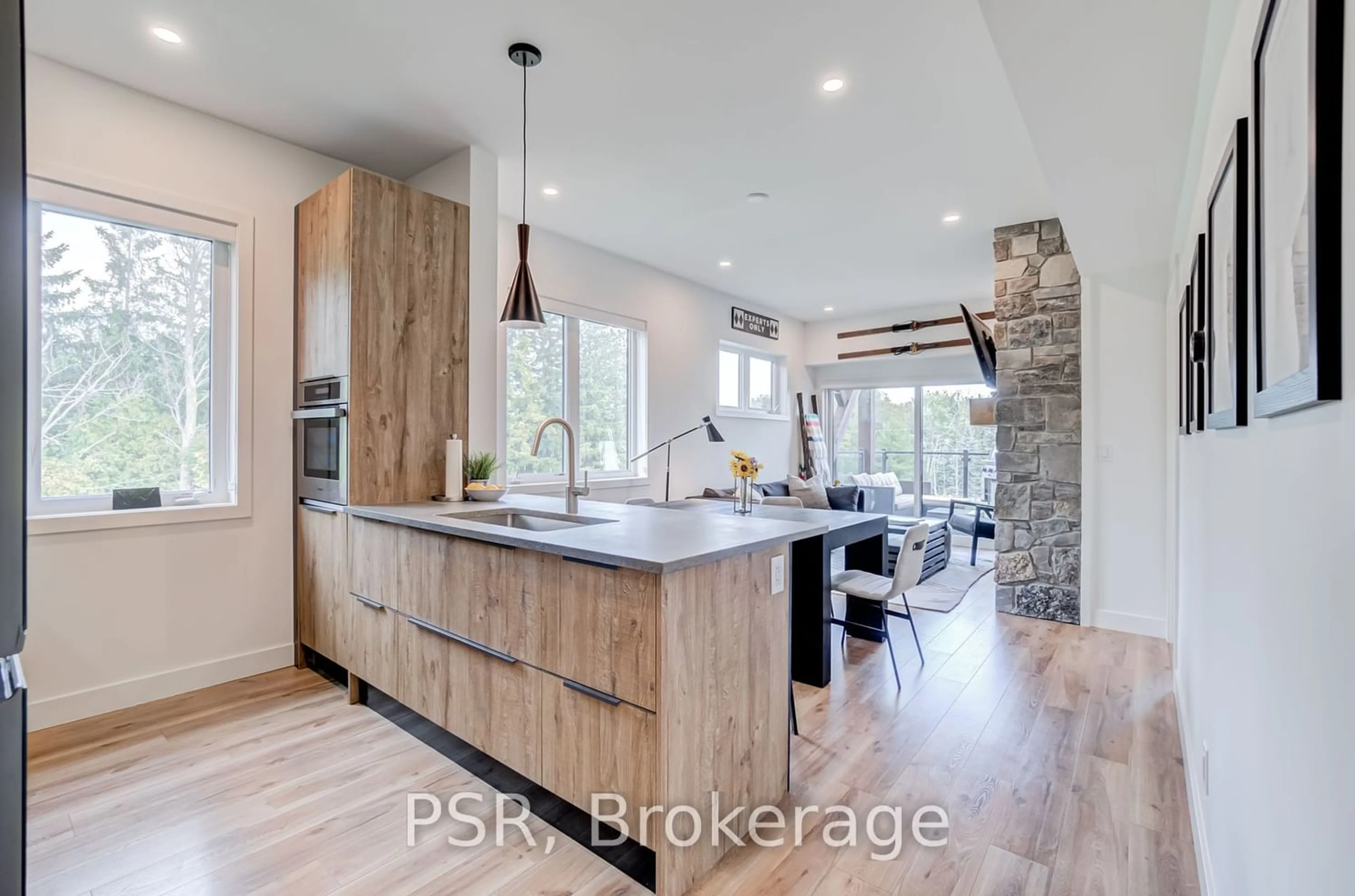 Contemporary kitchen for 10 Beckwith Lane #207, Blue Mountains Ontario L9Y 0A4