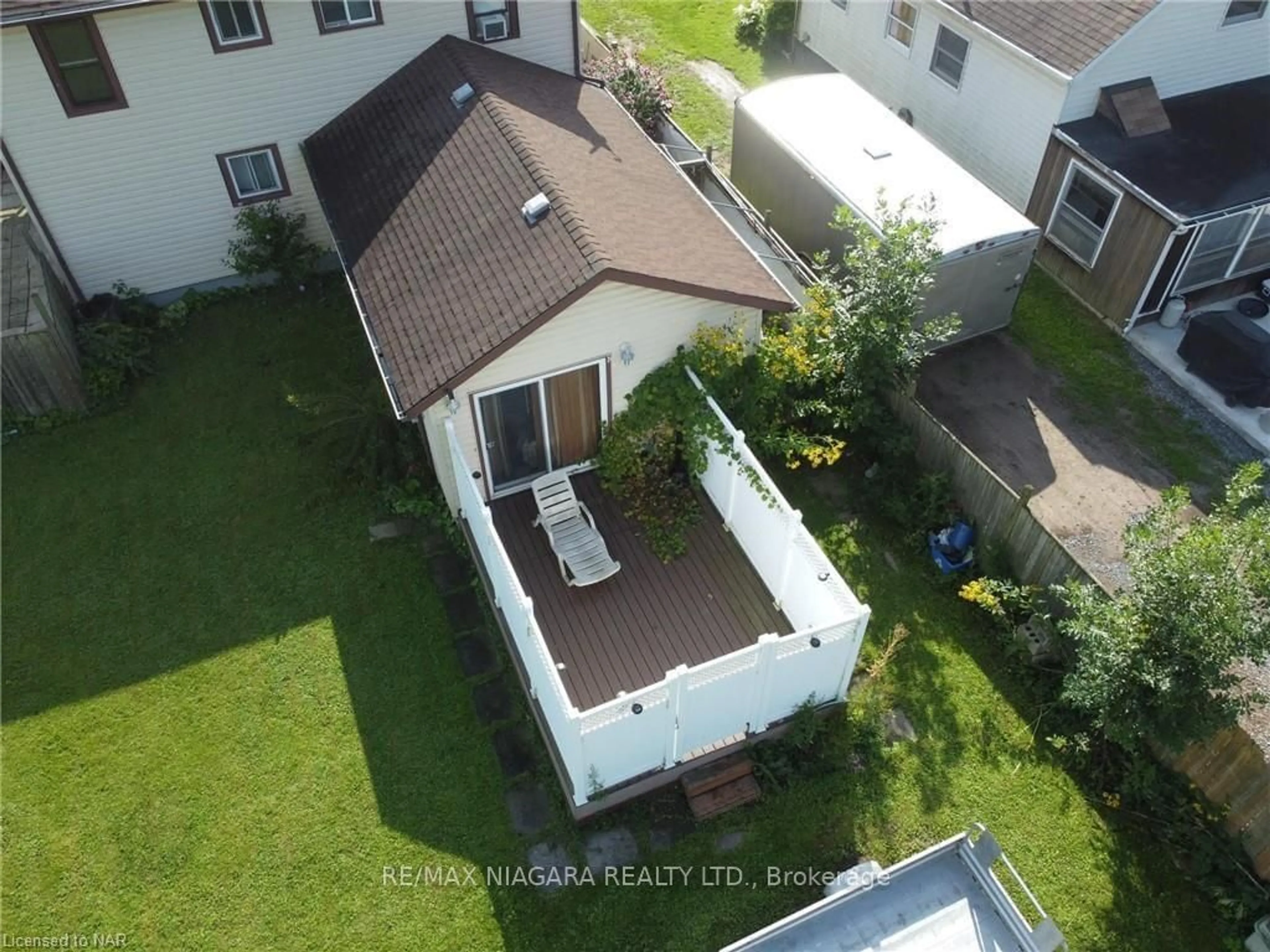 Frontside or backside of a home for 25-27 Gadsby Ave, Welland Ontario L3C 1A8