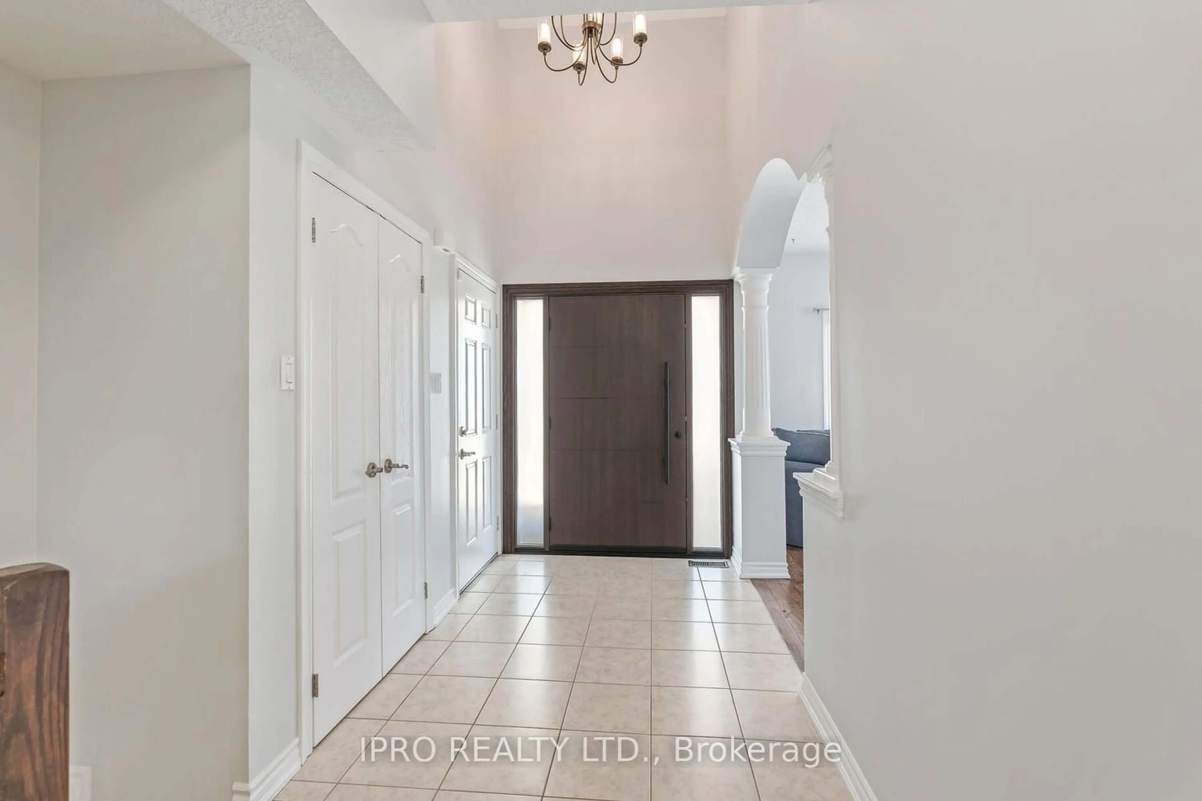 Indoor entryway for 200 Kingfisher Dr #165, Mono Ontario L9W 0B3