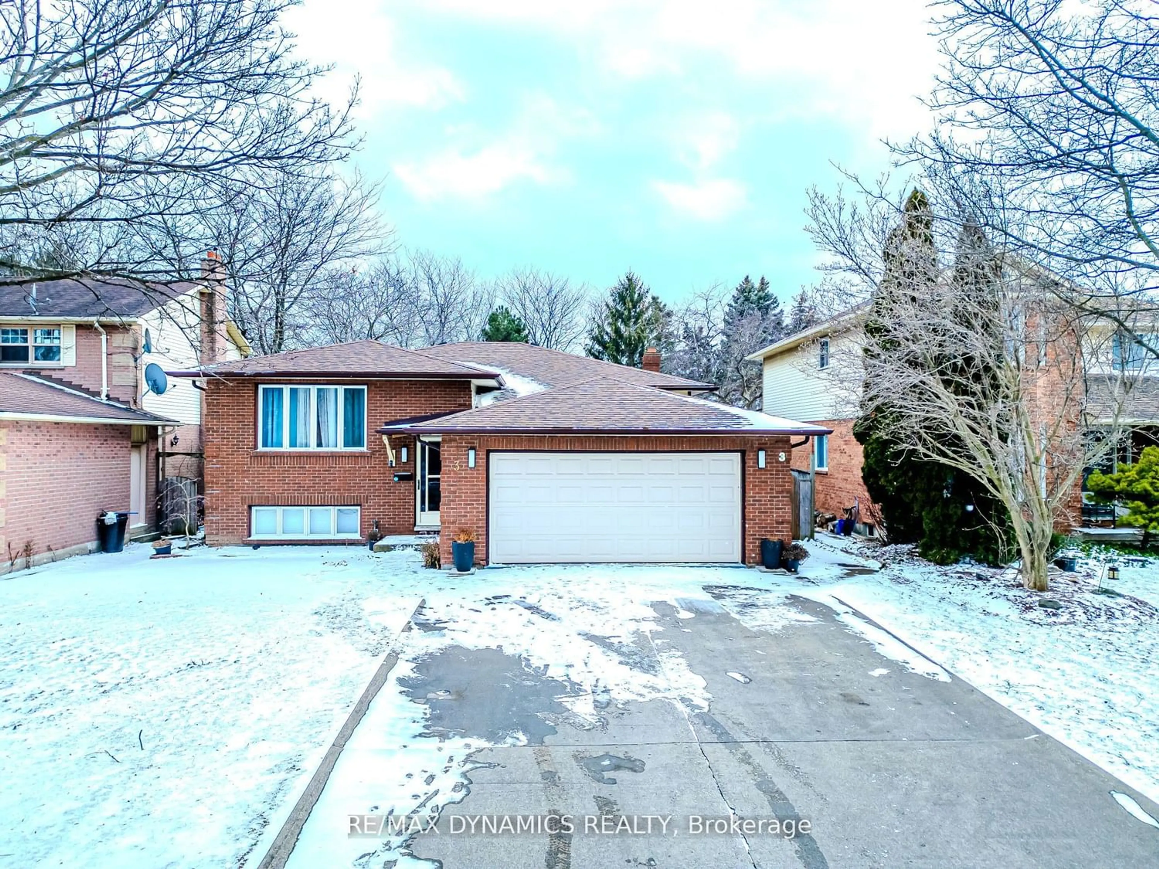 Frontside or backside of a home for 3 Farmington Dr, St. Catharines Ontario L2S 3E8