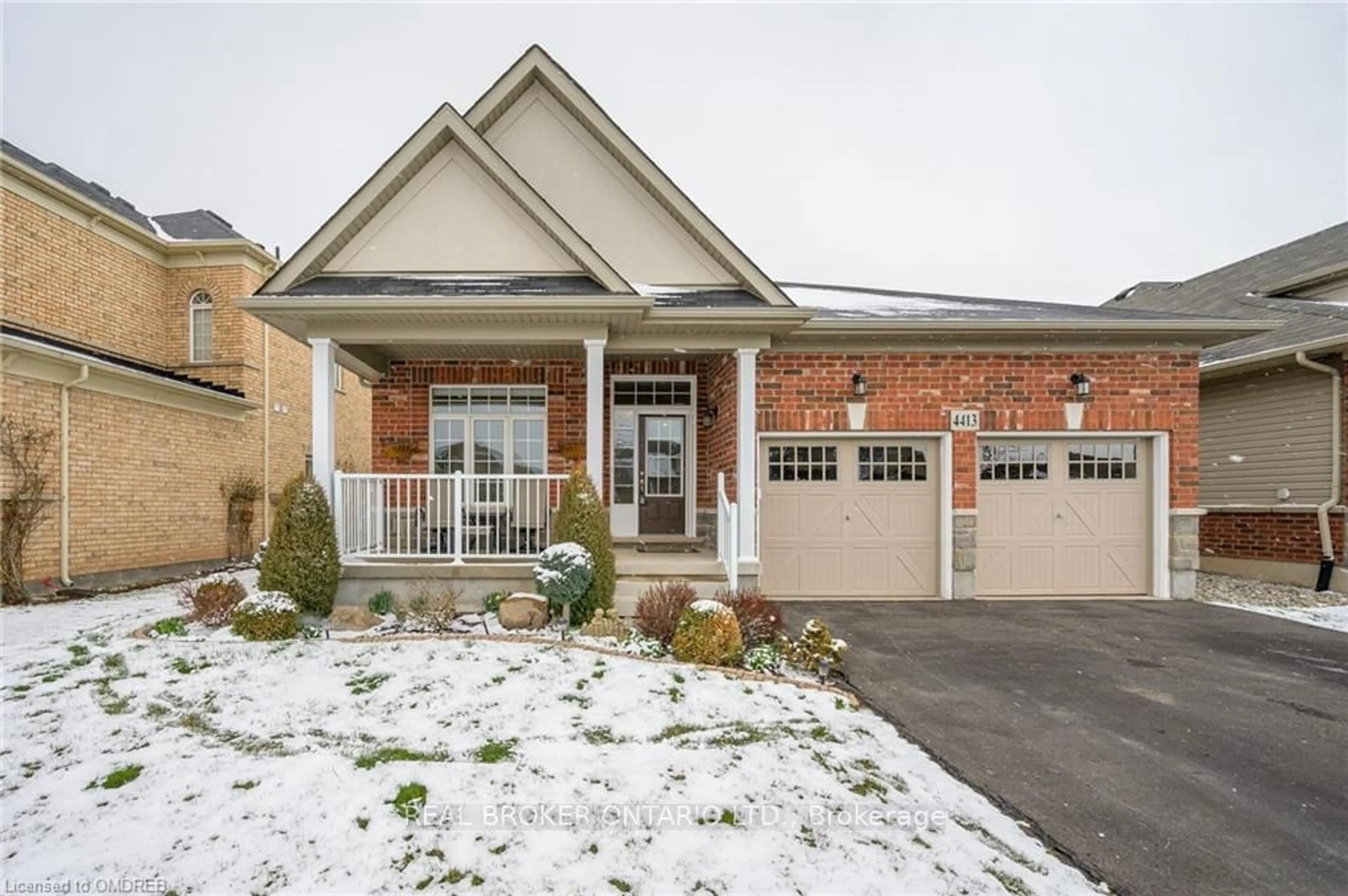 Home with brick exterior material for 4413 Mann St, Niagara Falls Ontario L2G 0E8