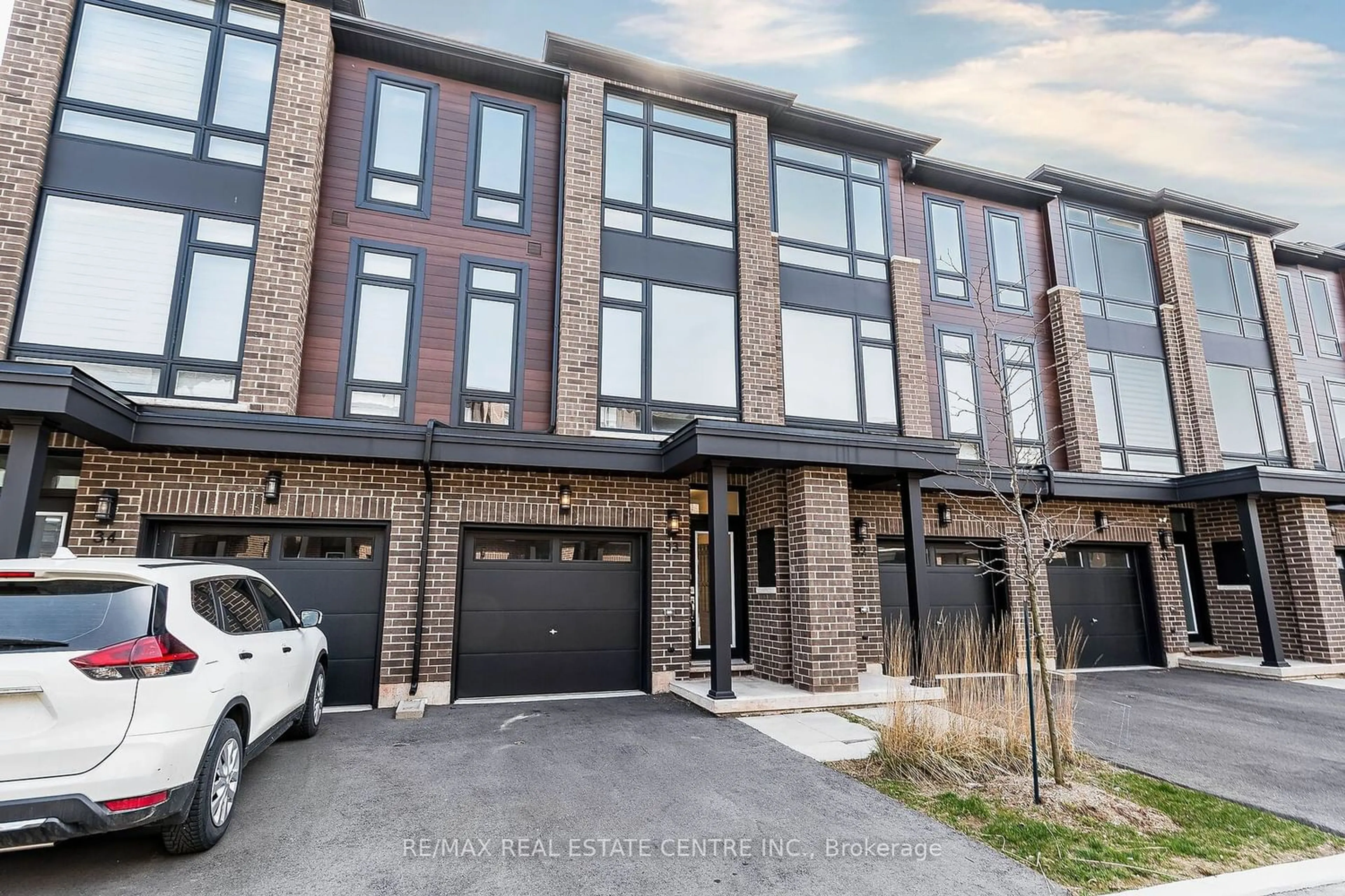 A pic from exterior of the house or condo for 270 Melvin Ave #33, Hamilton Ontario L8H 2K2