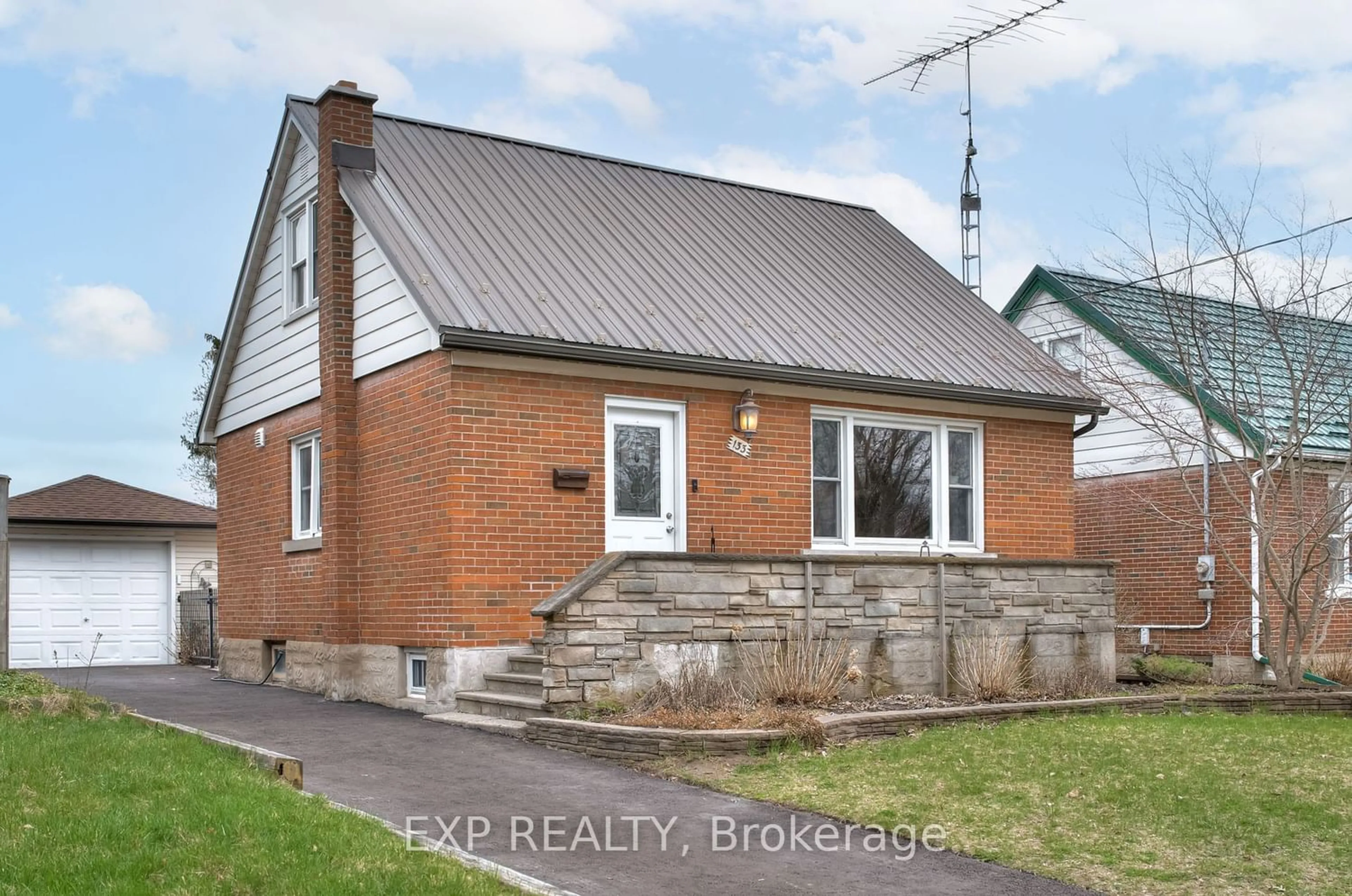 Frontside or backside of a home for 133 Mausser Ave, Kitchener Ontario N2M 3K6