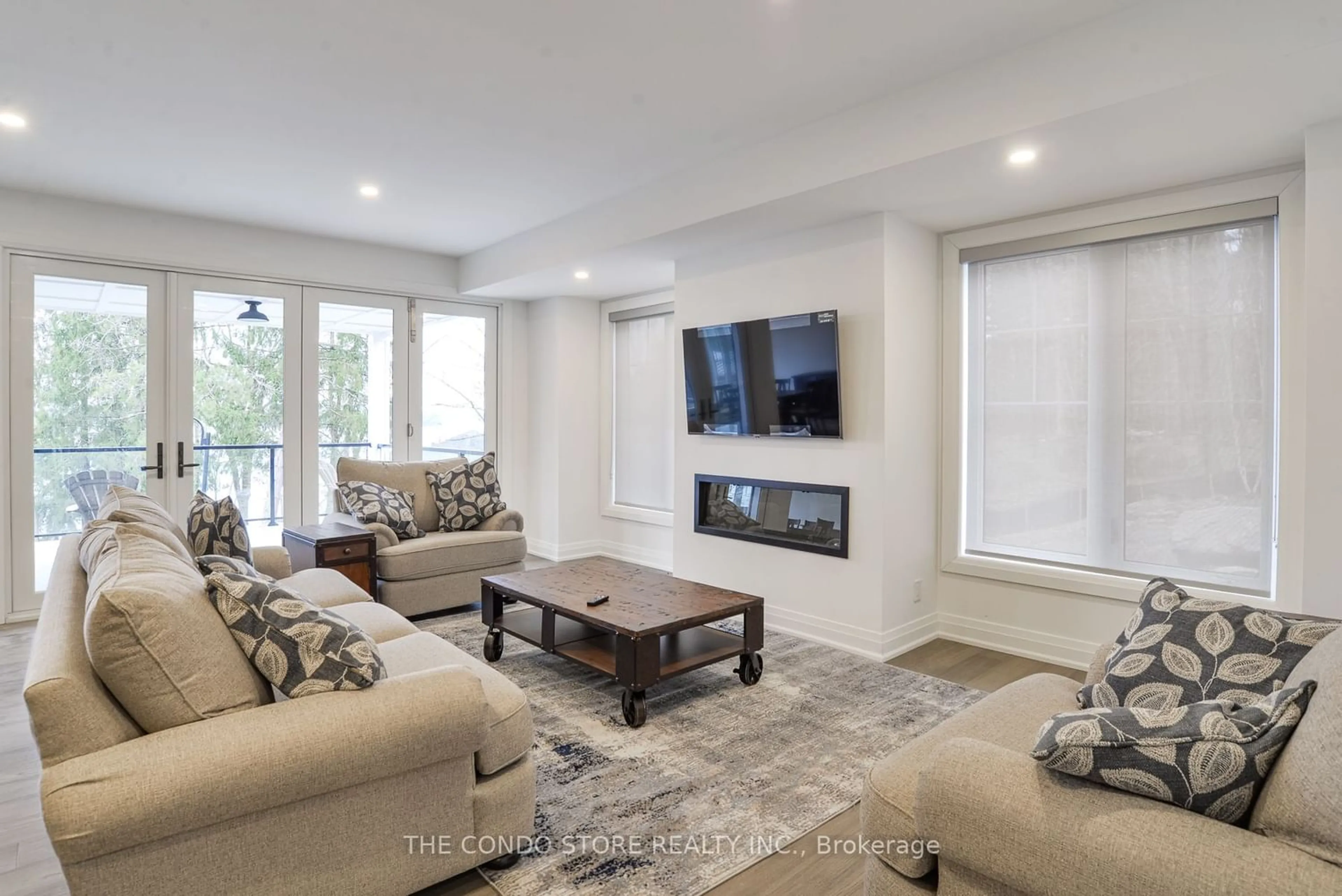 Living room for 2054 Peninsula Rd #33, Muskoka Lakes Ontario P0B 1G0