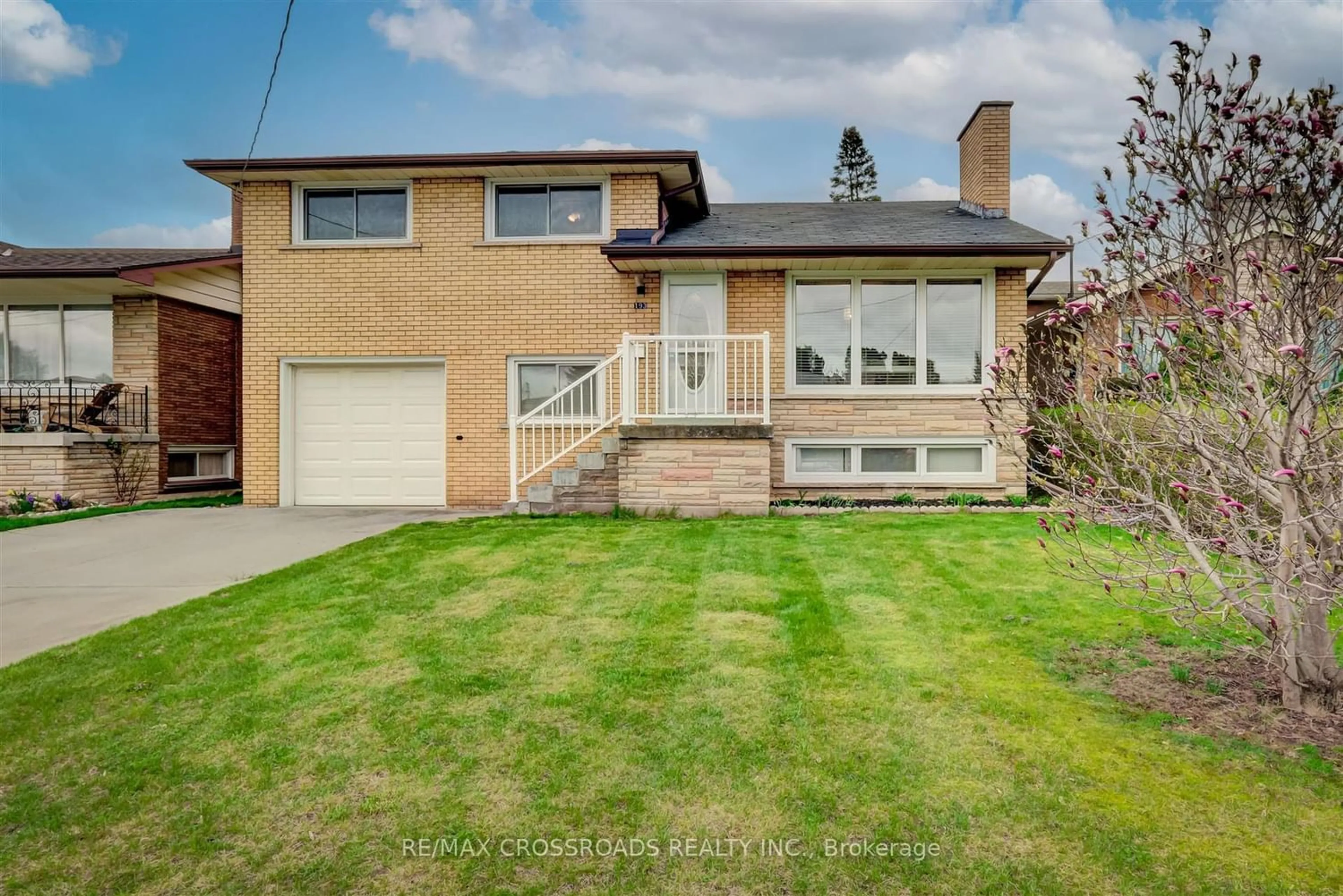 Frontside or backside of a home for 193 Tuxedo Ave, Hamilton Ontario L8K 2S3