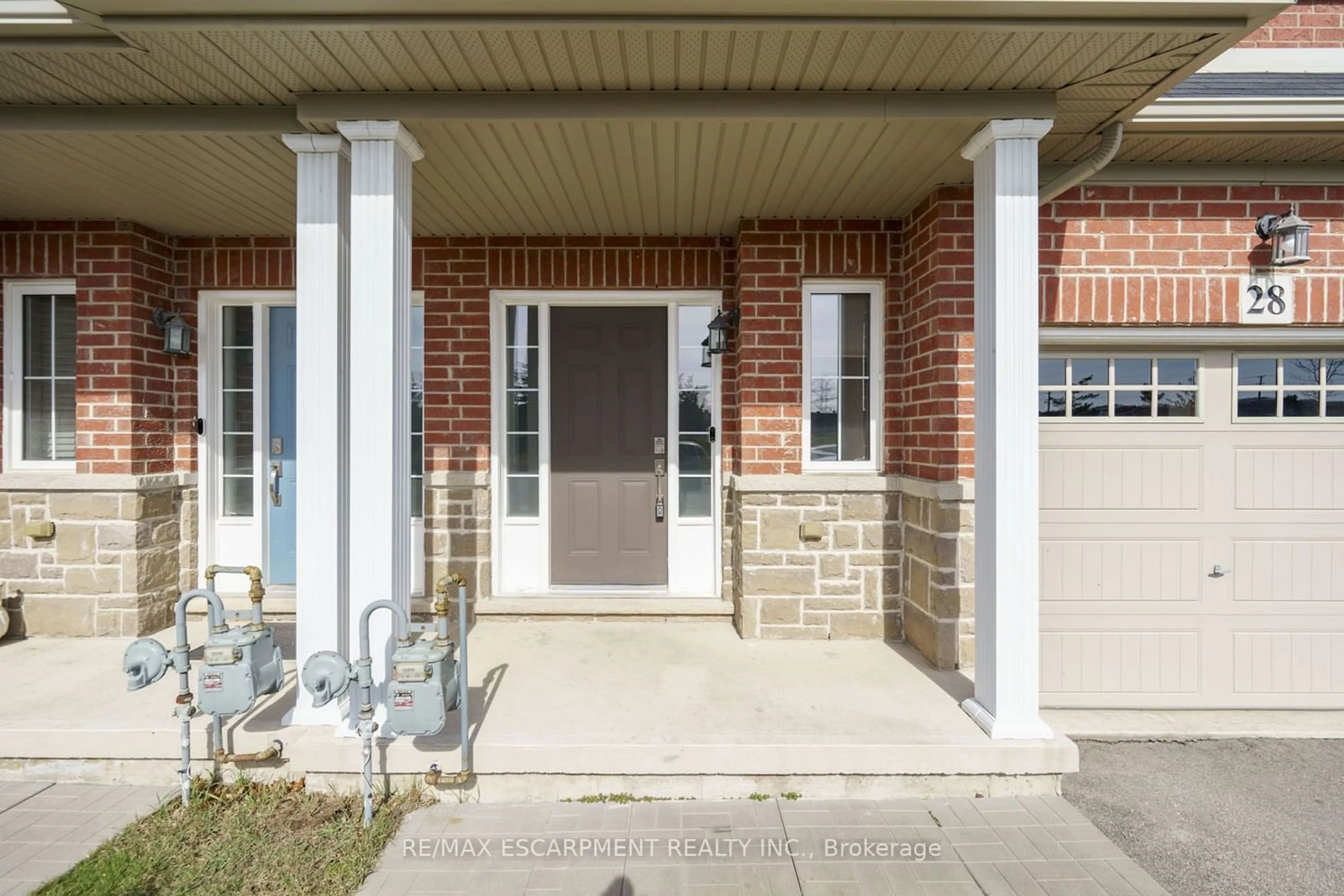 Home with brick exterior material for 28 Serena Cres, Hamilton Ontario L8E 0H6