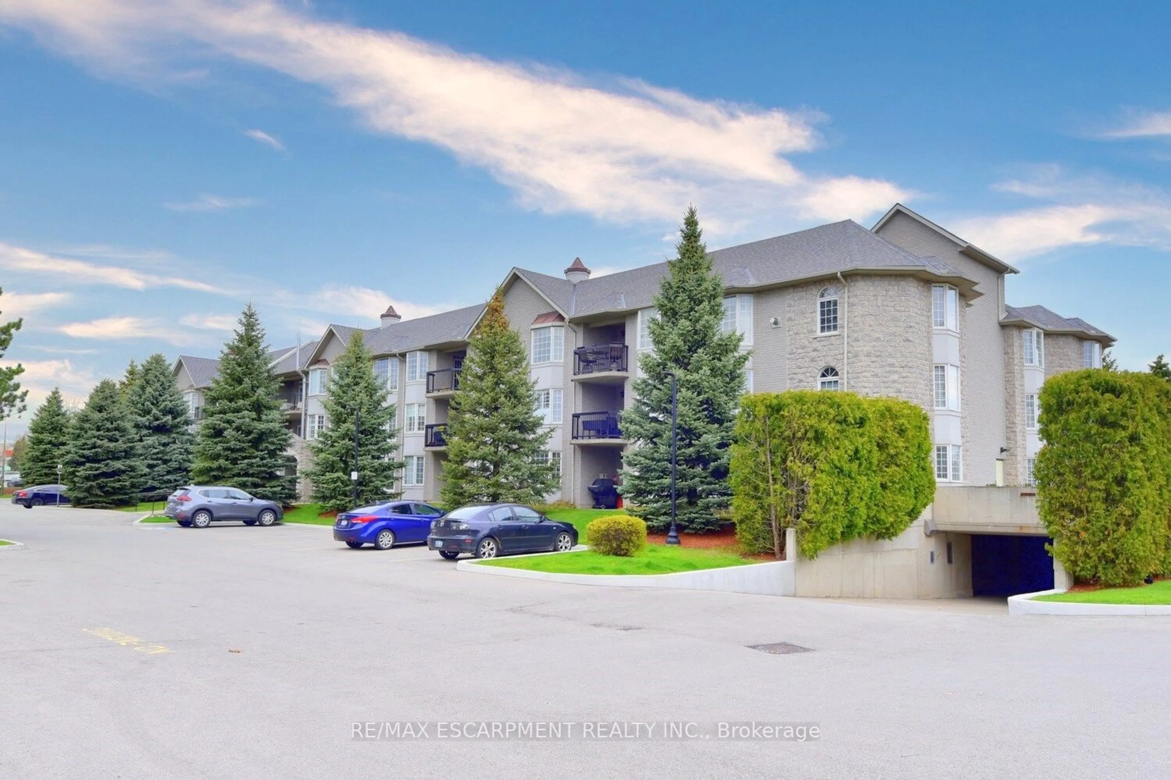 A pic from exterior of the house or condo for 990 Golf Links Rd #308, Hamilton Ontario L9K 1J8