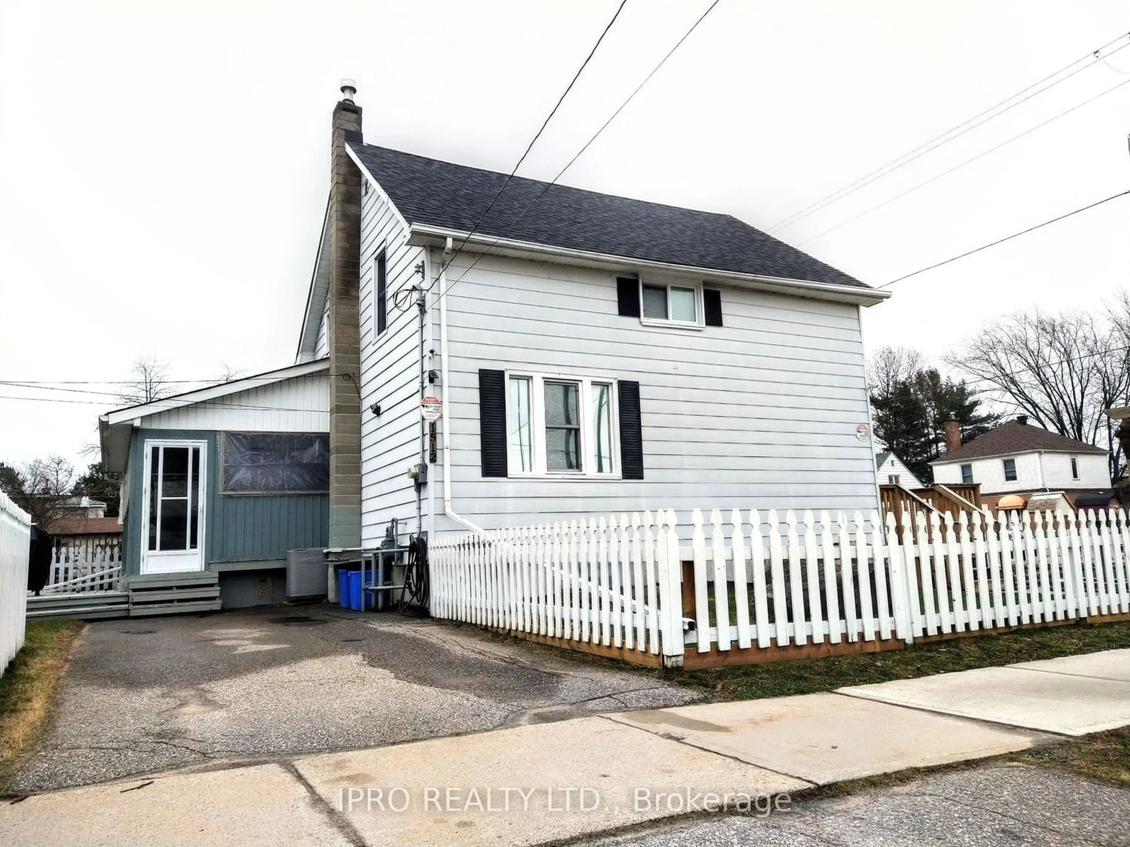 Frontside or backside of a home for 1512 Cassells St, North Bay Ontario P1B 4C4