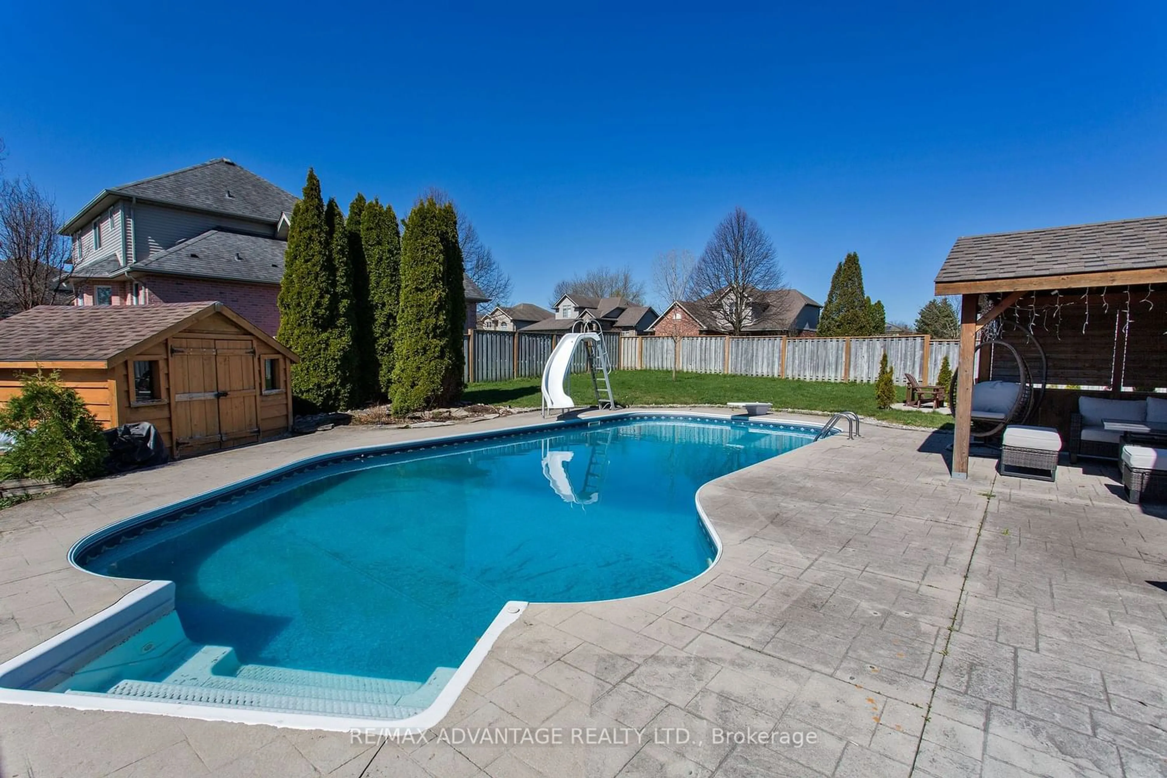 Indoor or outdoor pool for 59 Winona Rd, Middlesex Centre Ontario N0L 1R0