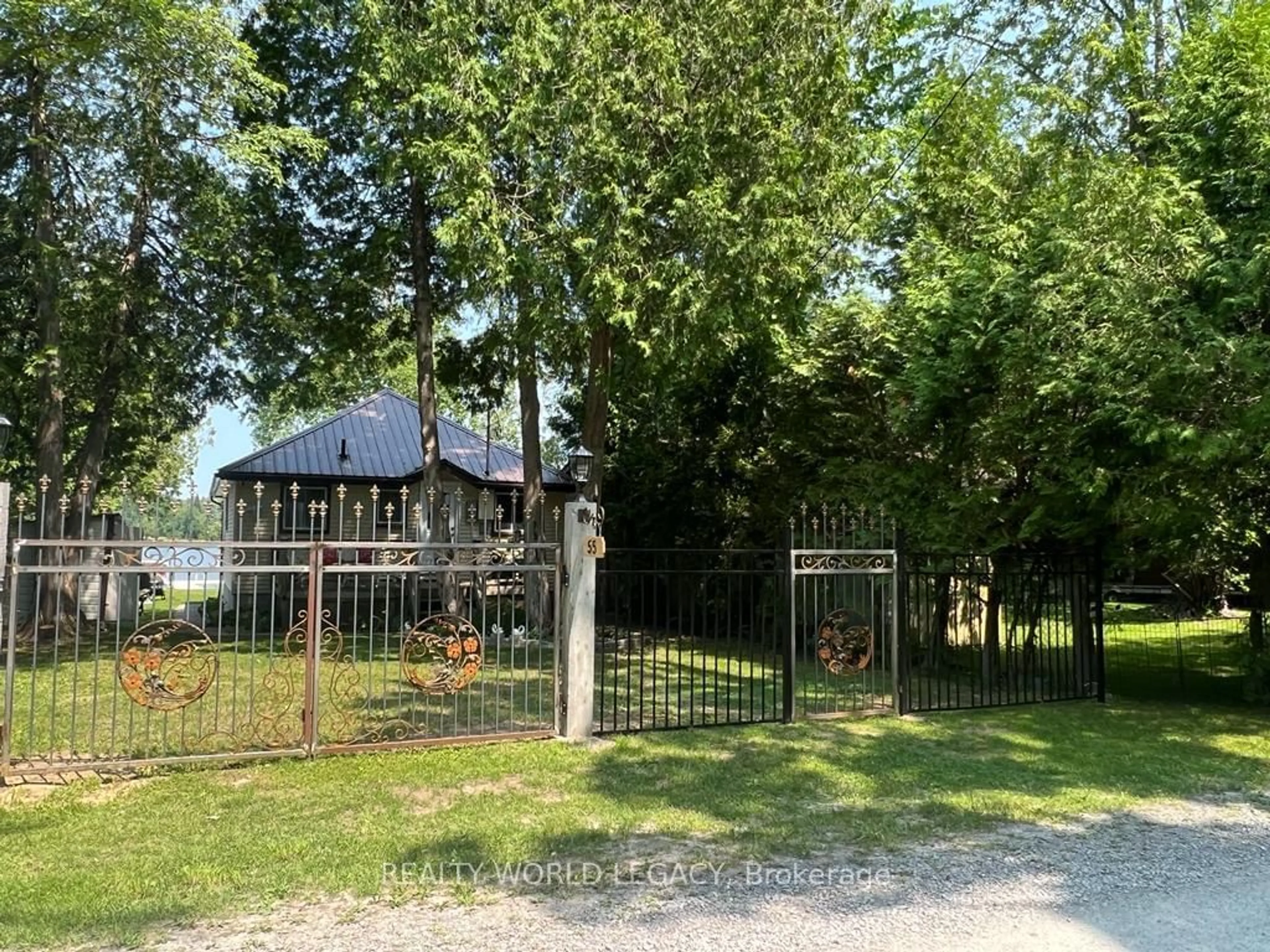 Fenced yard for 55 Paradise Rd, Kawartha Lakes Ontario K0M 1B0