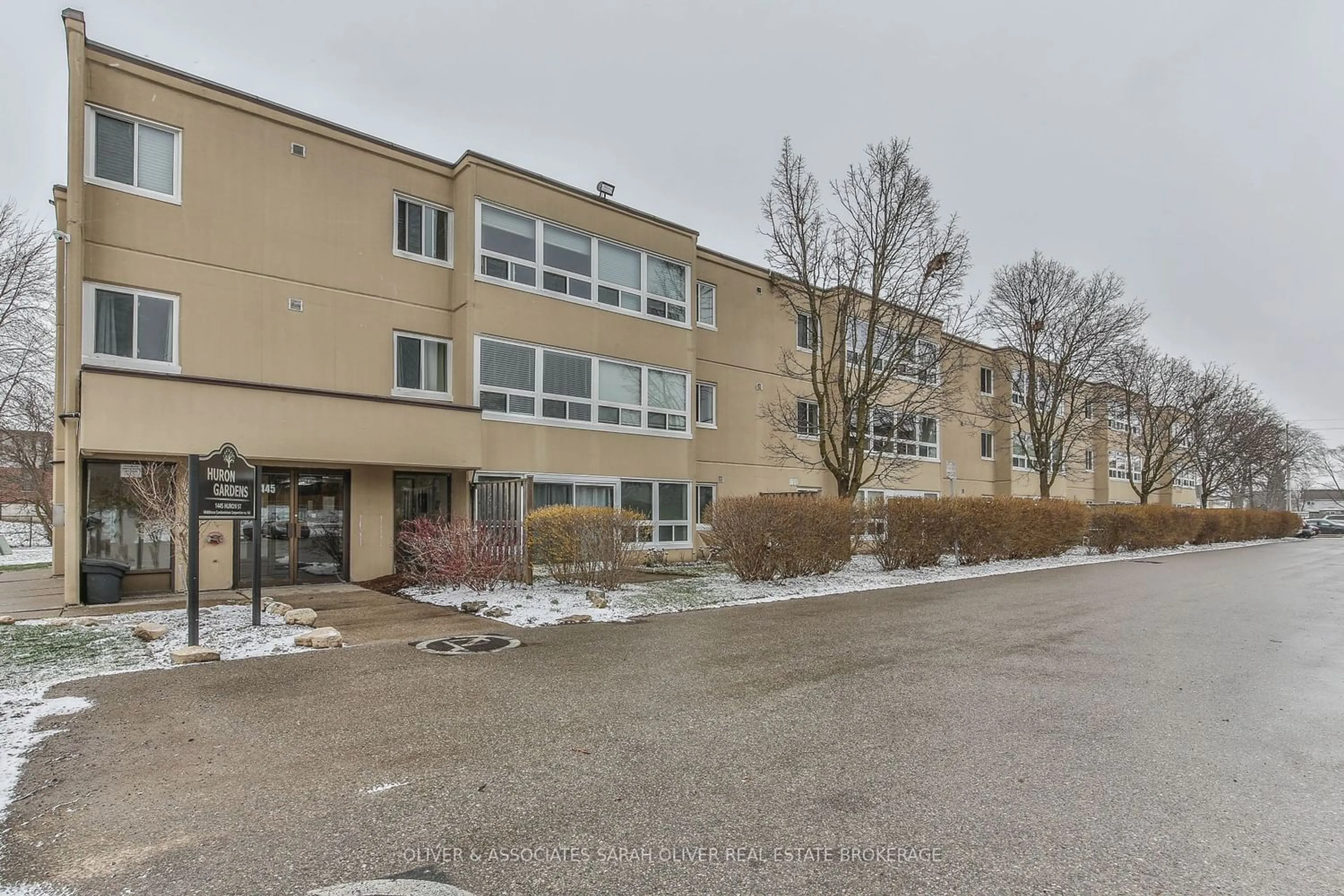 A pic from exterior of the house or condo, the front or back of building for 1445 Huron St #203, London Ontario N5V 2E6