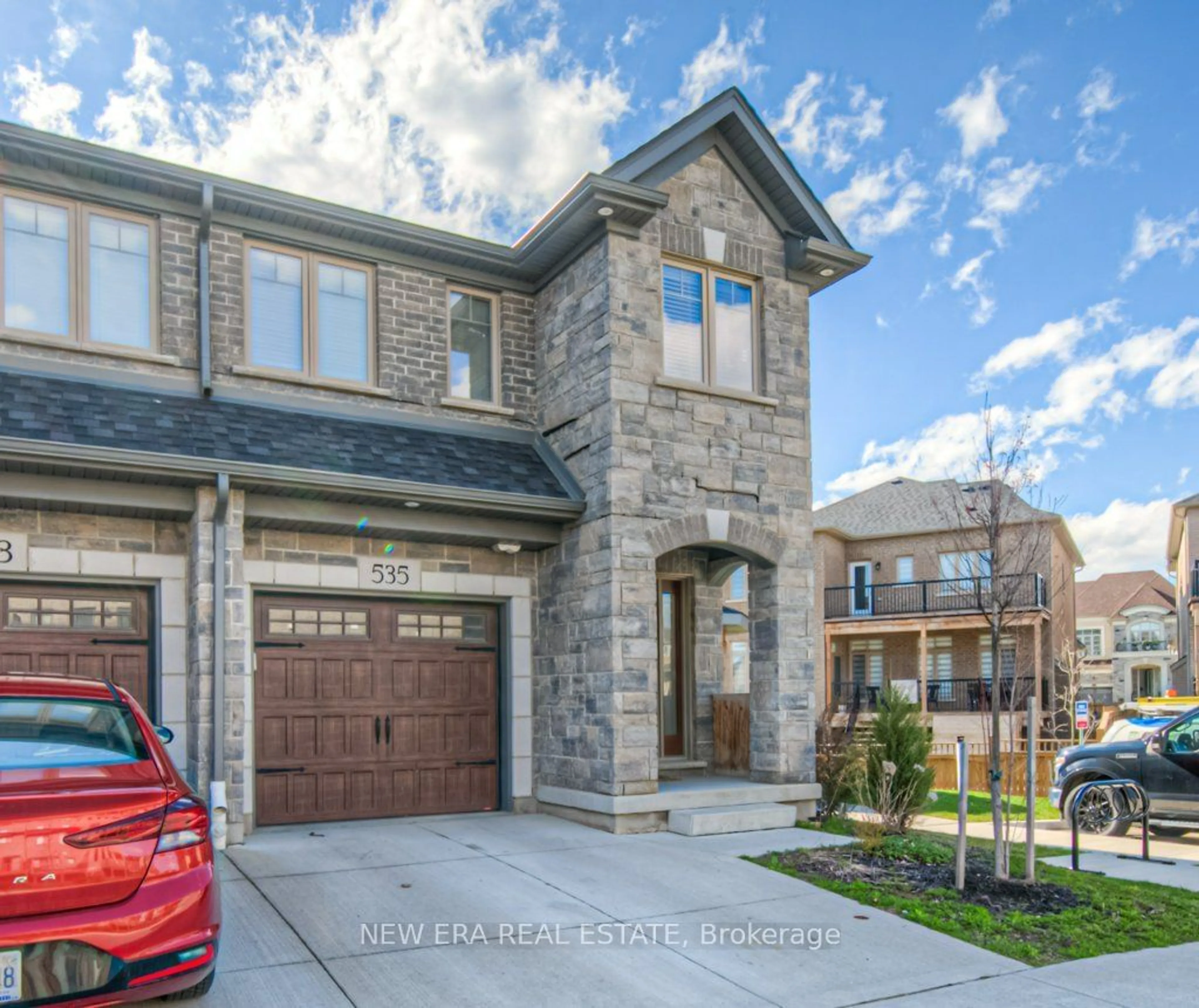 Home with brick exterior material for 535 Hollybrook Cres, Kitchener Ontario N2R 0P1