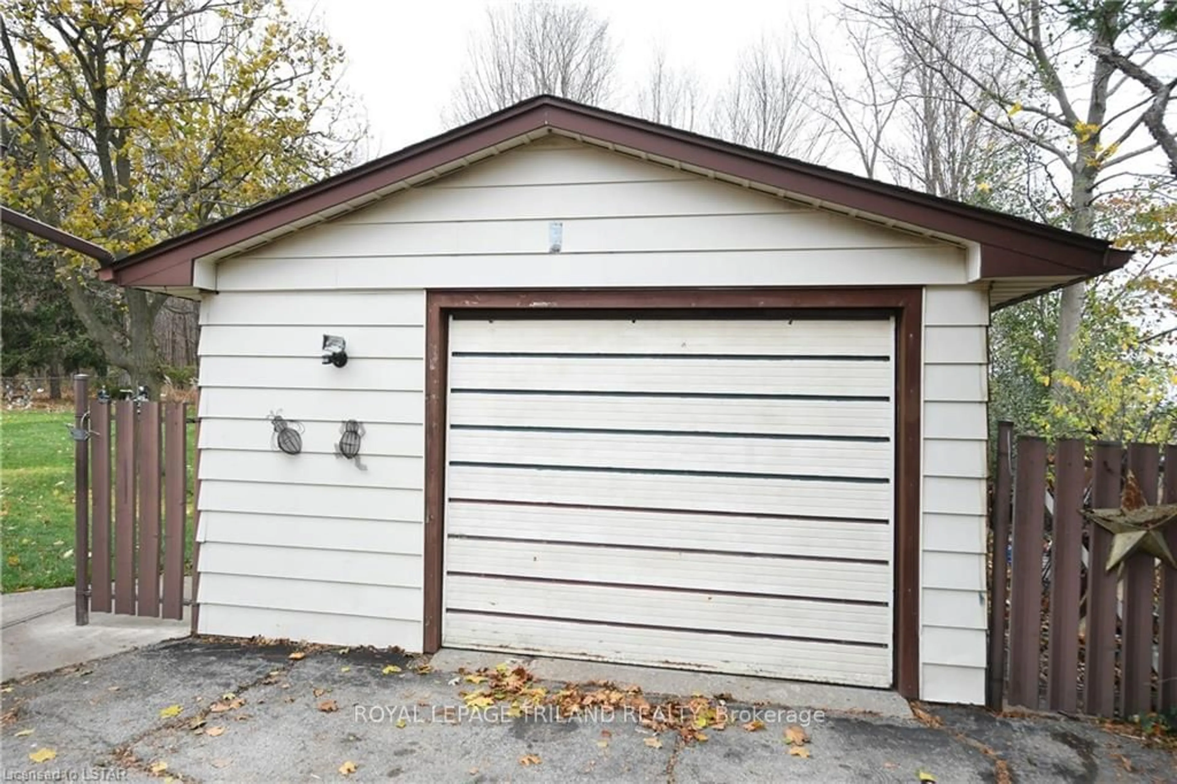 Shed for 31 Parliament Cres, London Ontario N6C 2X8