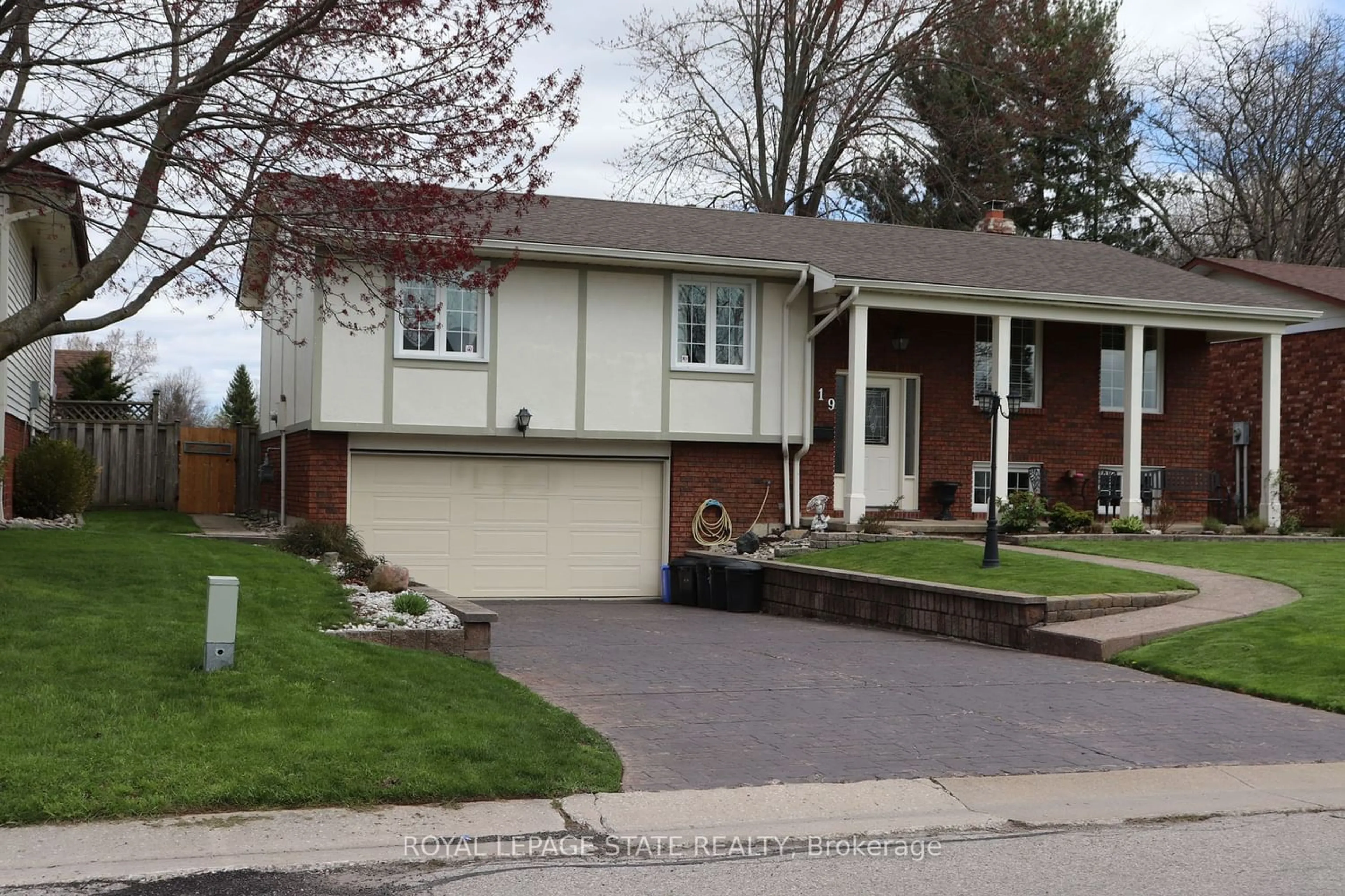 Frontside or backside of a home for 119 Jarrett Pl, Haldimand Ontario N1A 3E6