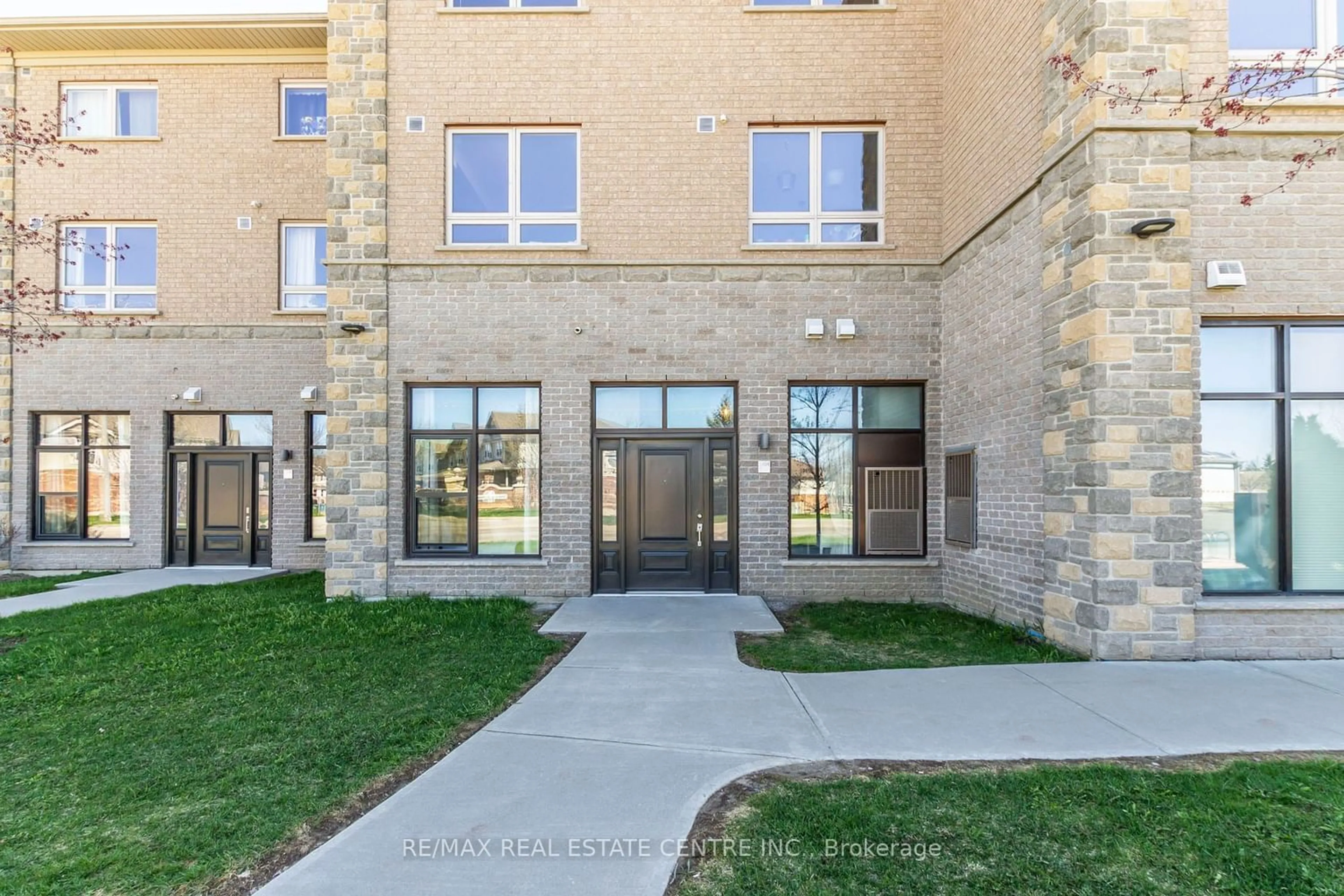 A pic from exterior of the house or condo for 904 Paisley Rd #104, Guelph Ontario N1K 0C6