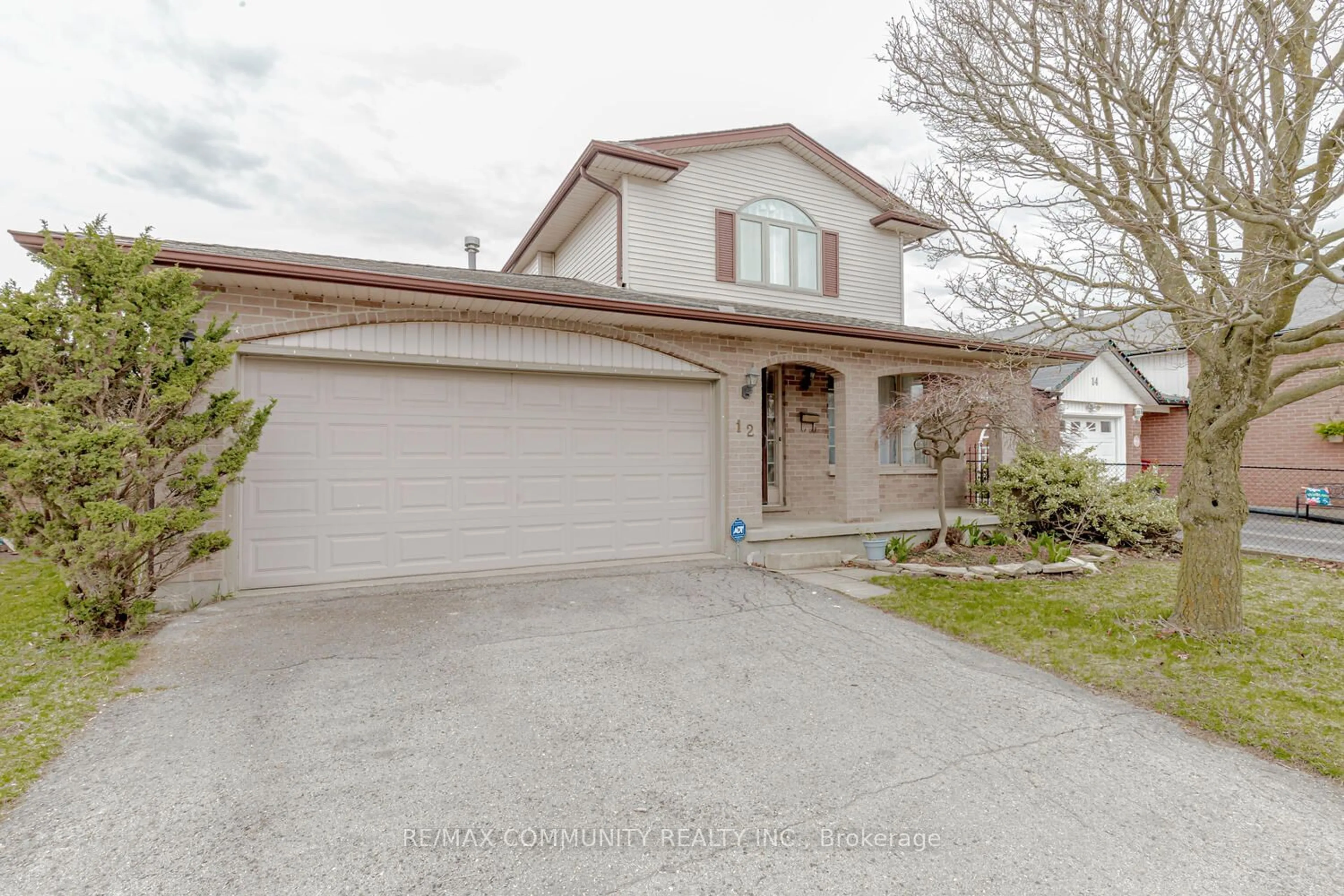 Frontside or backside of a home for 12 Hart Cres, London Ontario N6E 2W6