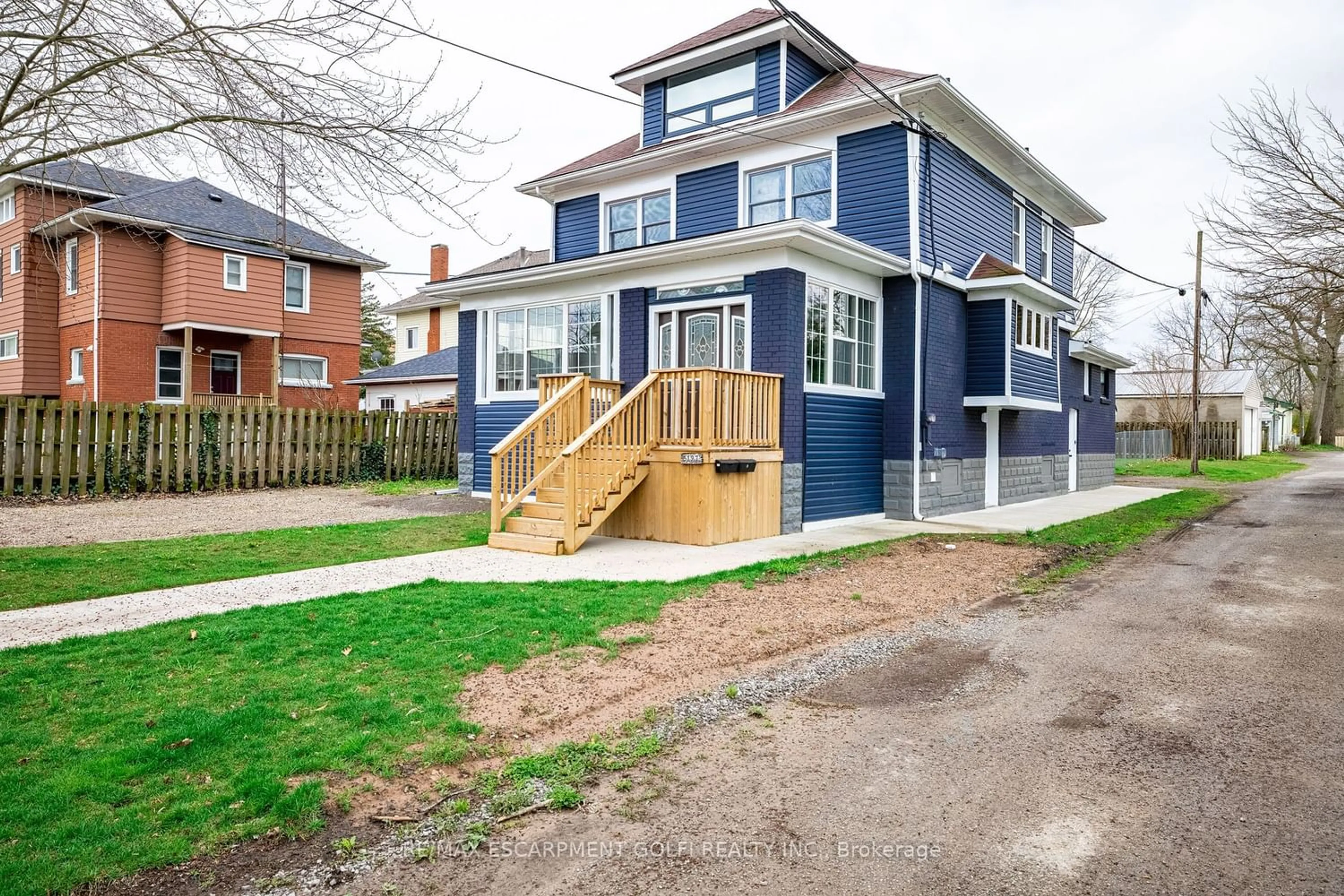 Frontside or backside of a home for 5197 Second Ave, Niagara Falls Ontario L2E 4J8