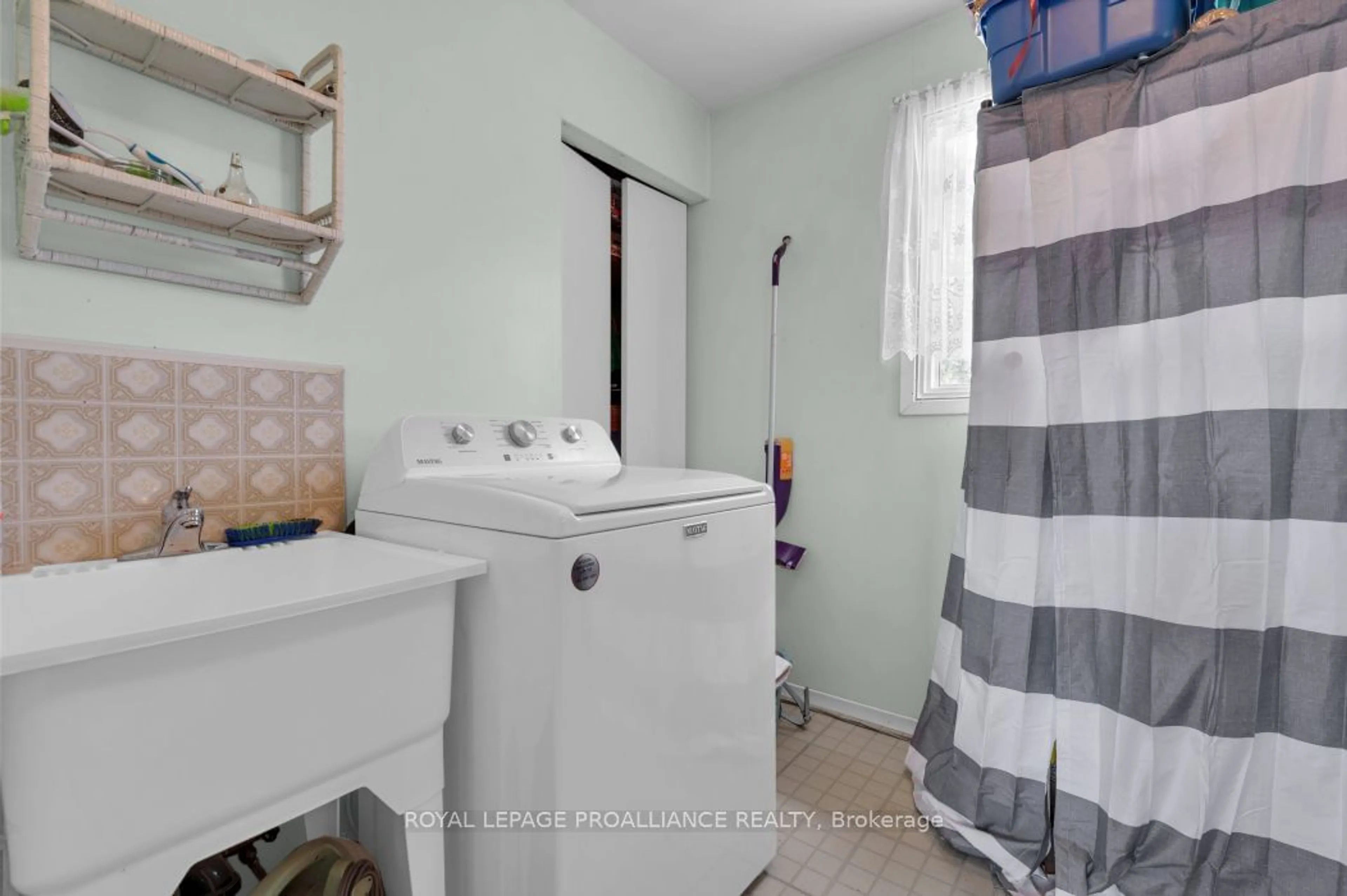 Laundry room for 301 Sherry Rd, Tweed Ontario K0K 3H0