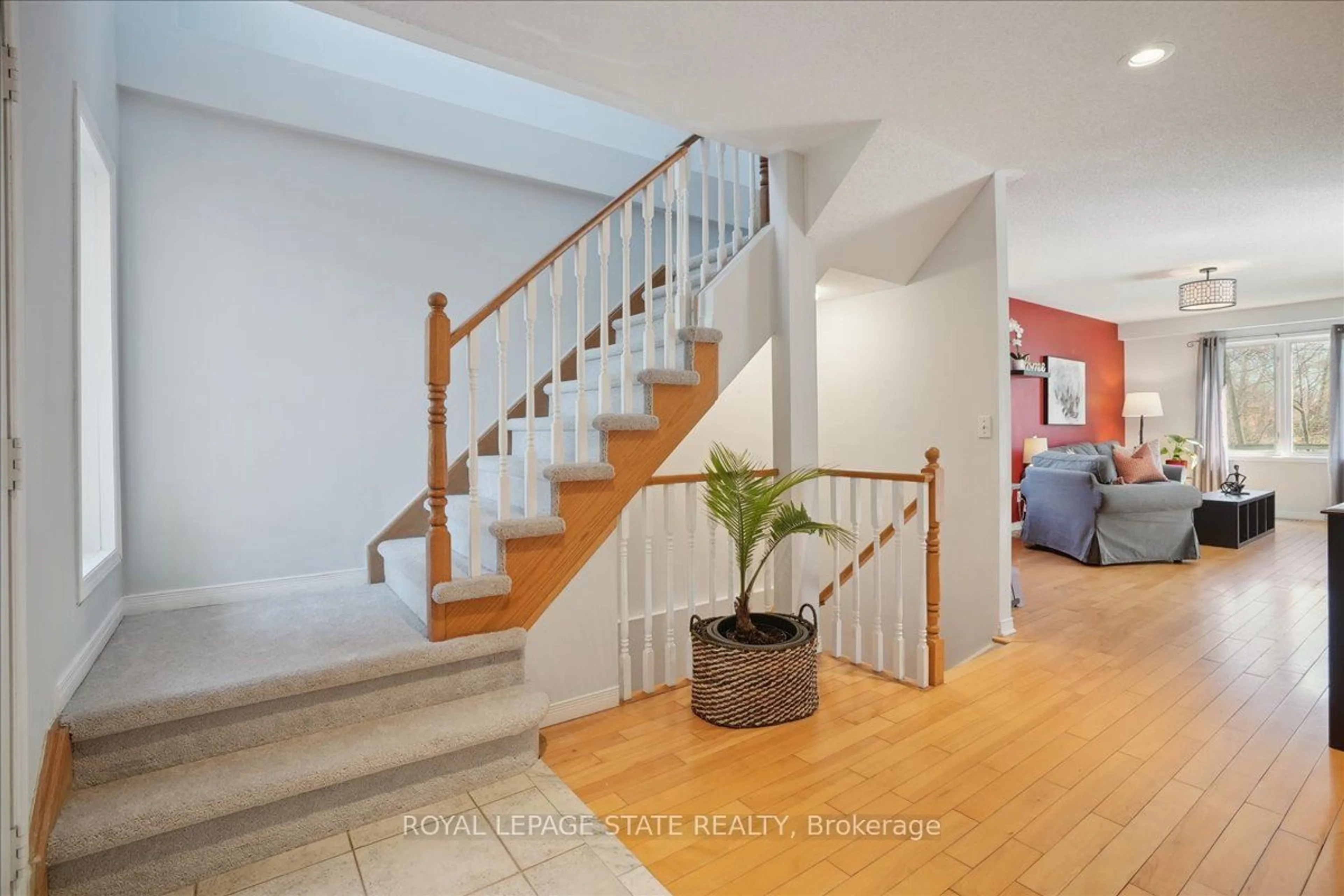 Indoor entryway for 4233 Stadelbauer Dr, Lincoln Ontario L3J 0J9