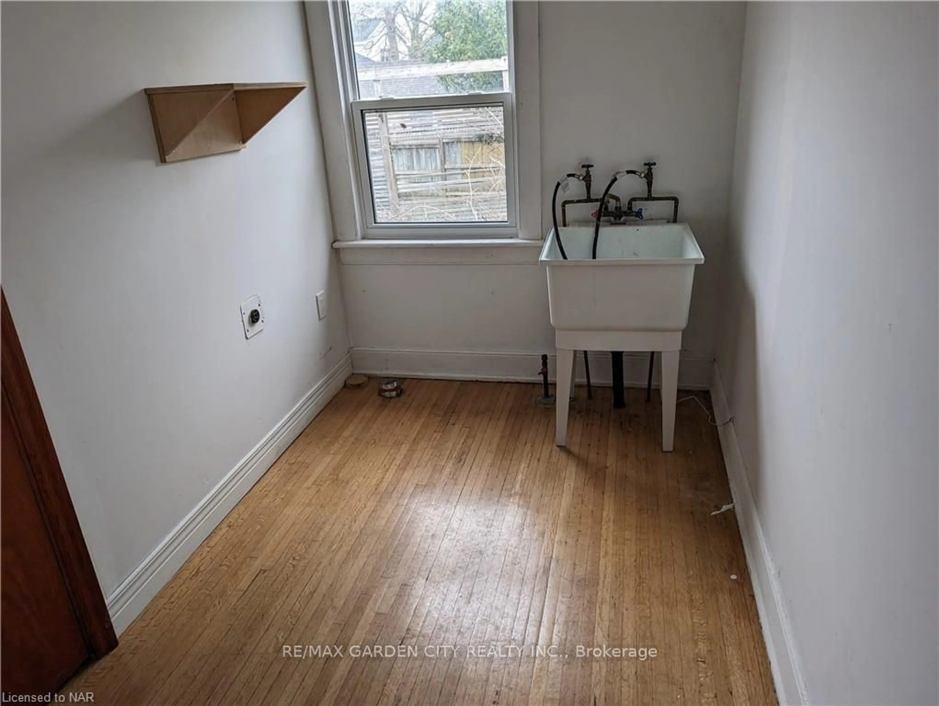 A pic of a room, wood floors for 28 Lake St, St. Catharines Ontario L2R 5W6