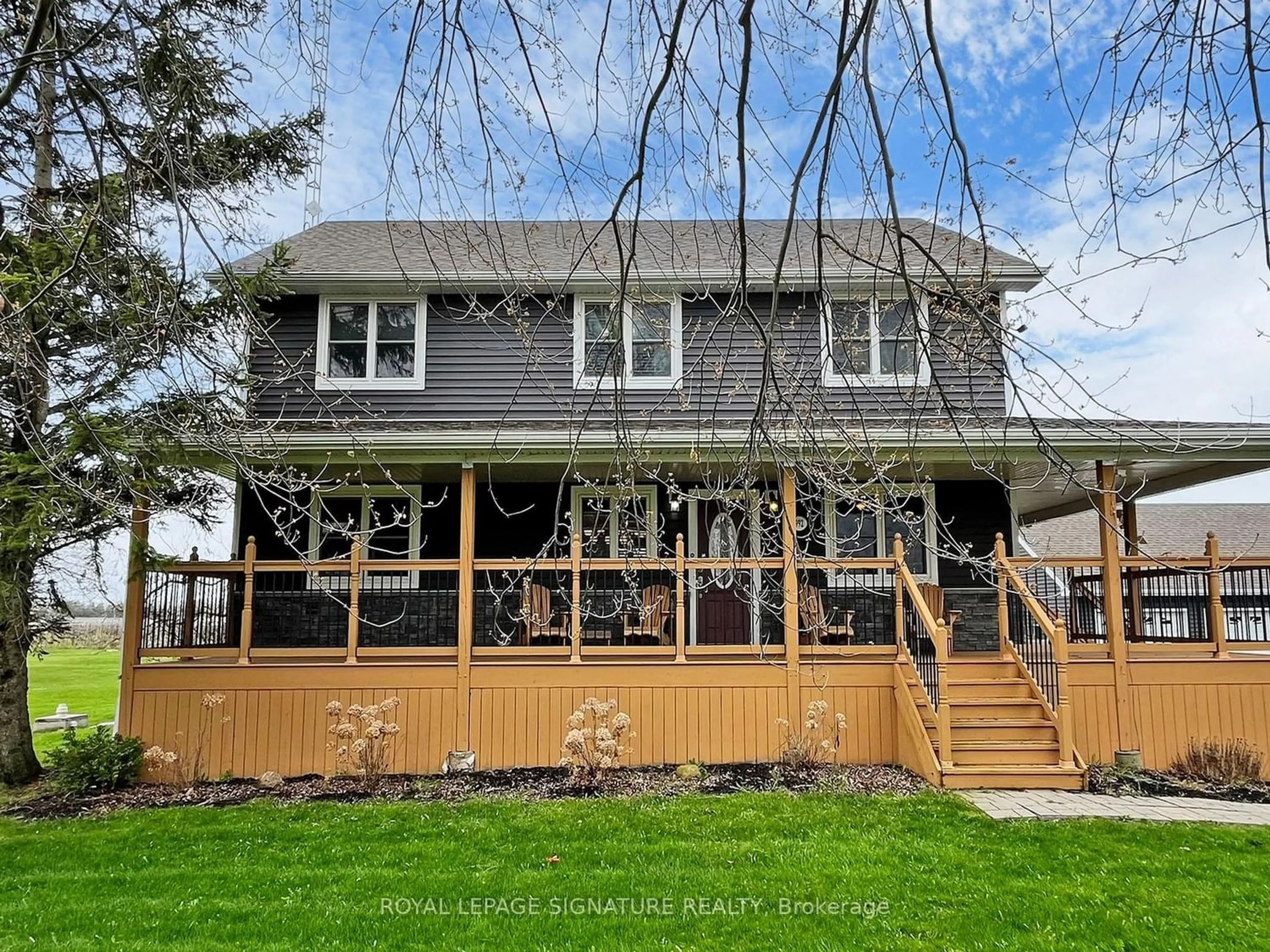 Patio for 992 Irvine Rd, Niagara-on-the-Lake Ontario L0S 1J0