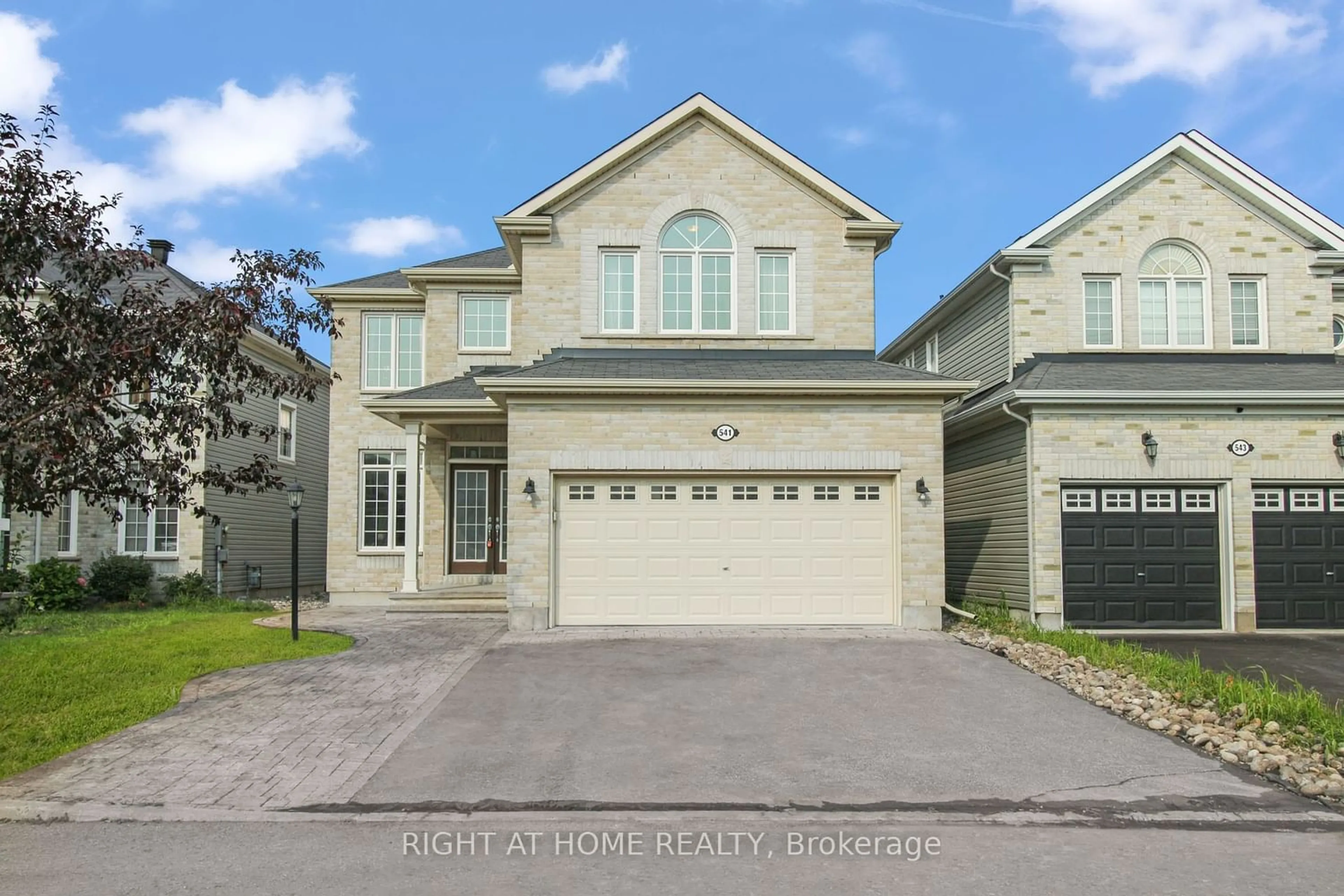 Frontside or backside of a home for 541 Carina Cres, Ottawa Ontario K2J 0Z4