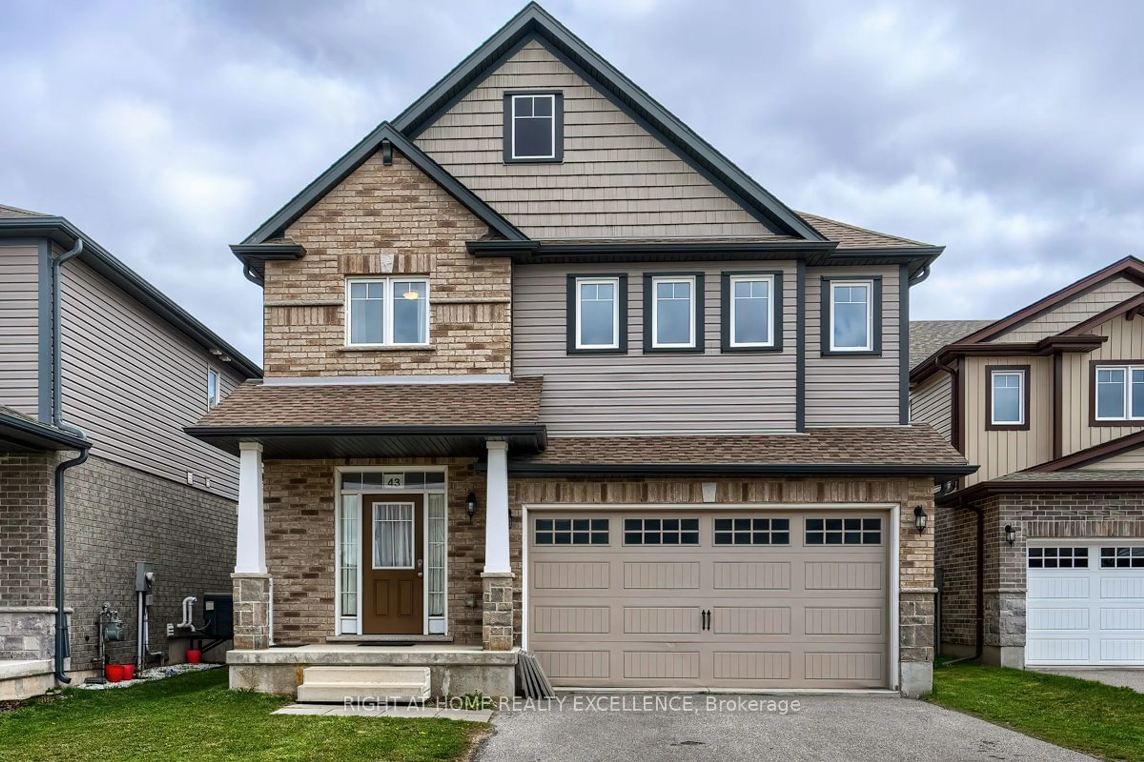 Frontside or backside of a home for 43 Newcastle Crt, Kitchener Ontario N2R 1W5