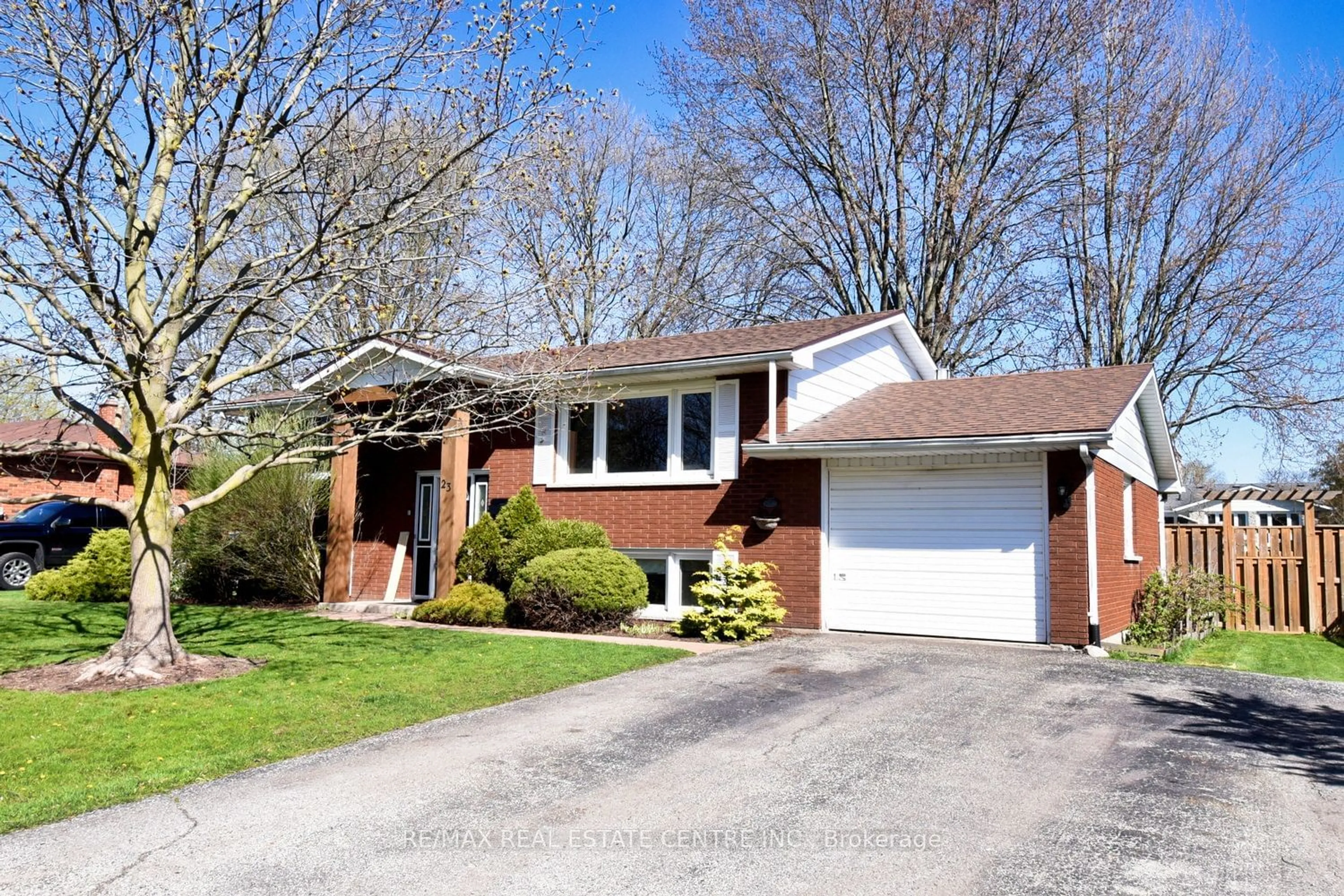 Frontside or backside of a home for 23 Brelus Dr, Haldimand Ontario N1A 2S1