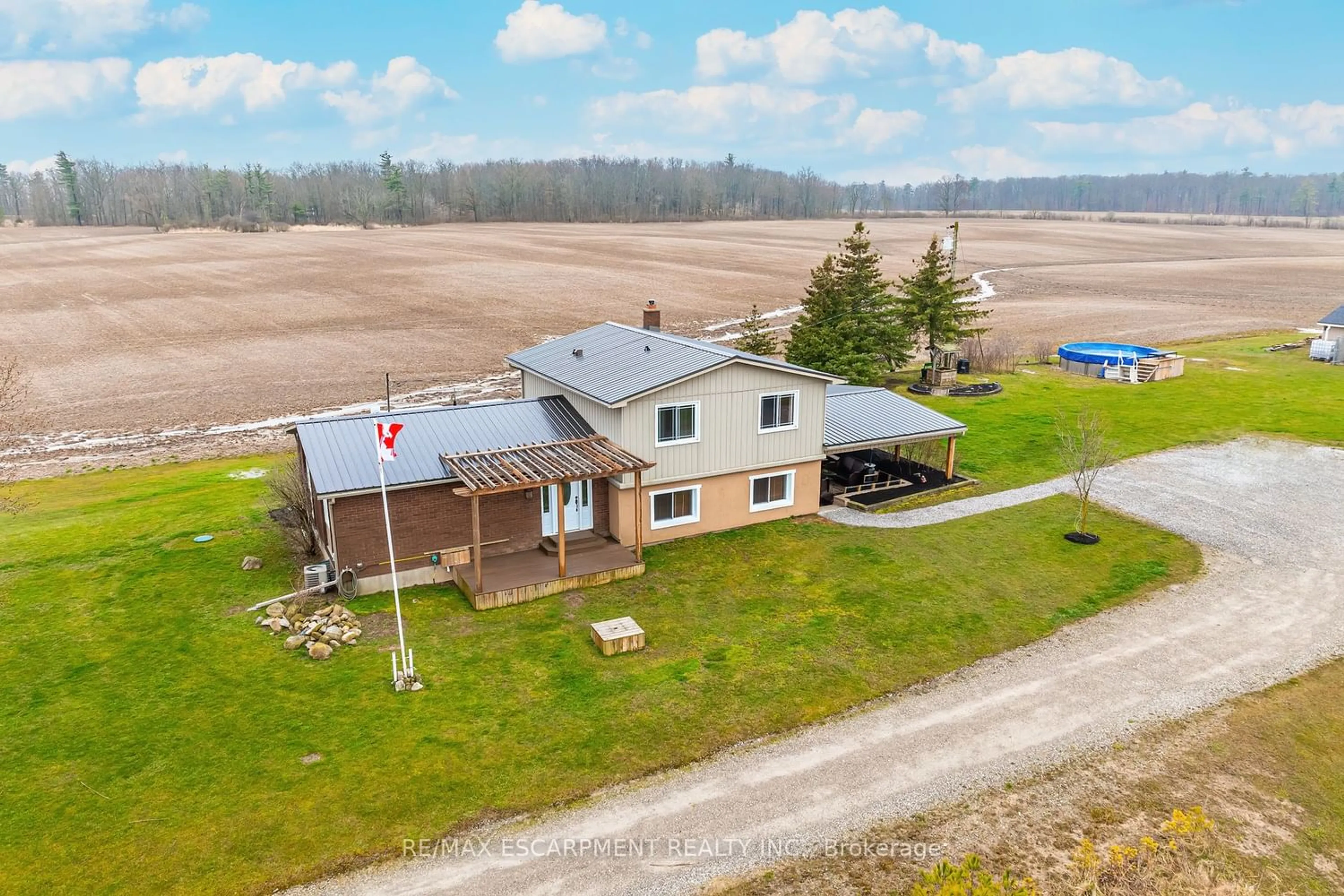 Outside view for 307 Turnbull Rd, Haldimand Ontario N0A 1C0