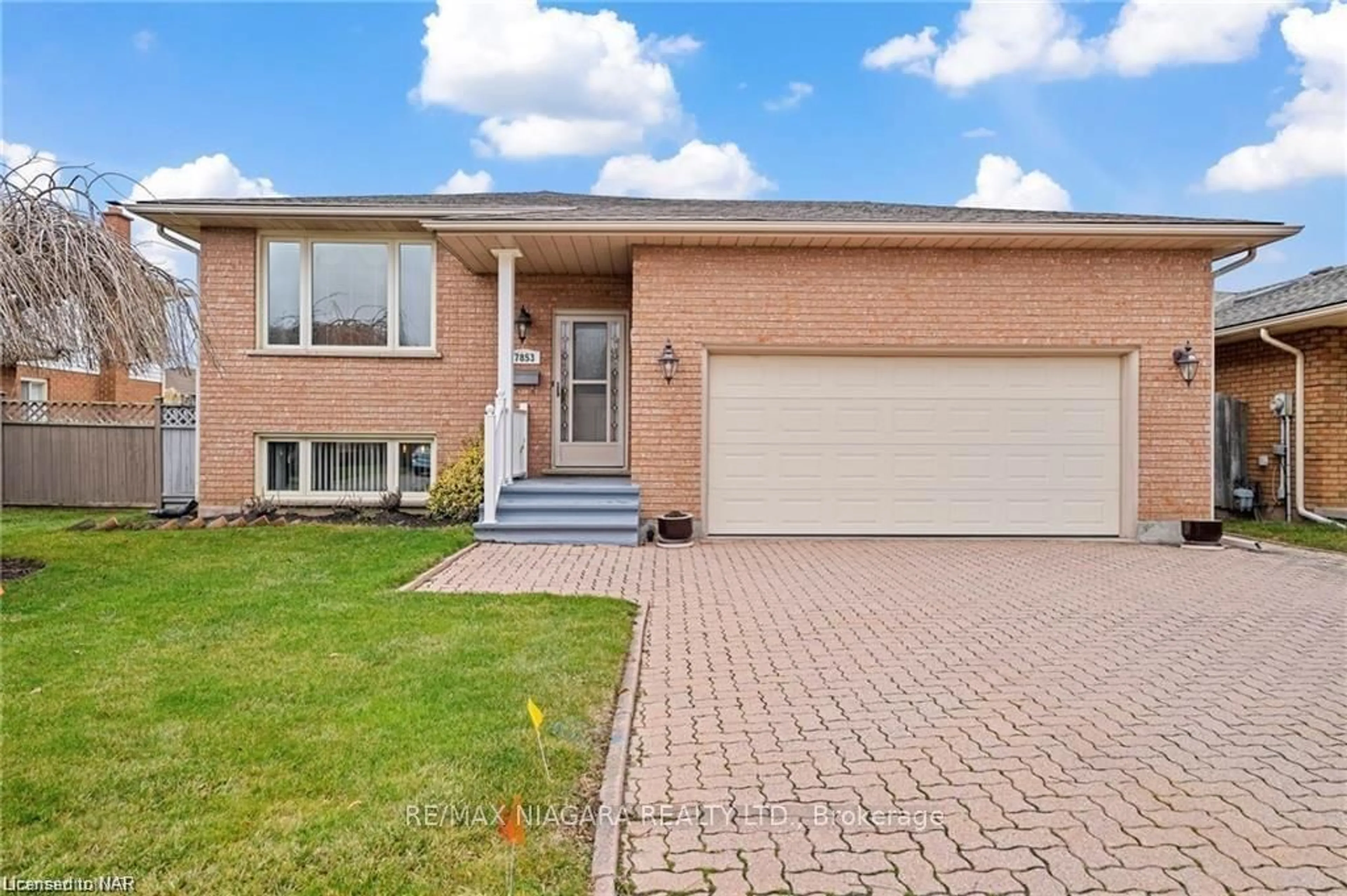 Home with brick exterior material for 7853 Alfred St, Niagara Falls Ontario L2H 2W8