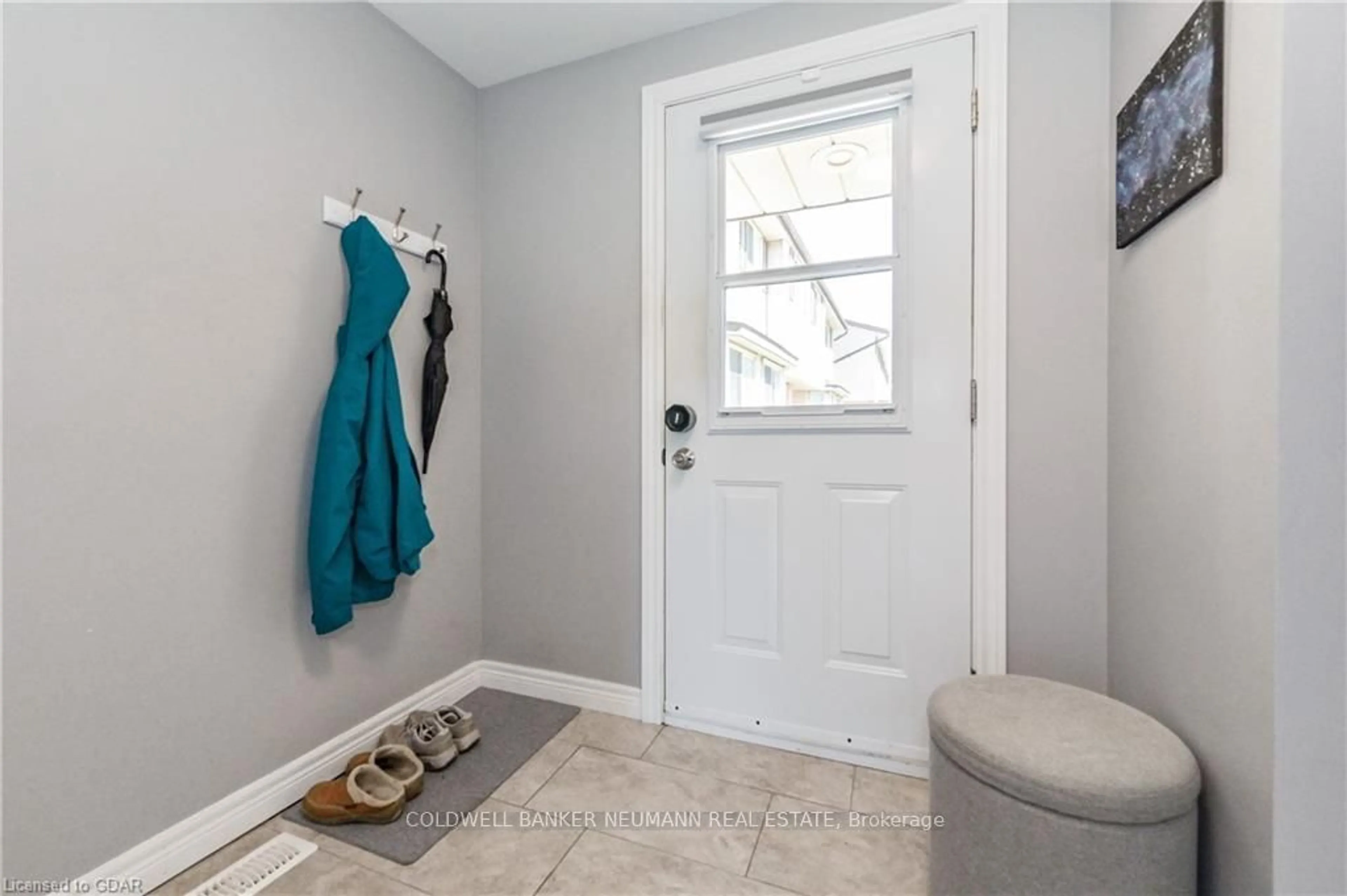 Indoor entryway for 40 Silvercreek Pkwy #11, Guelph Ontario N1H 7X5