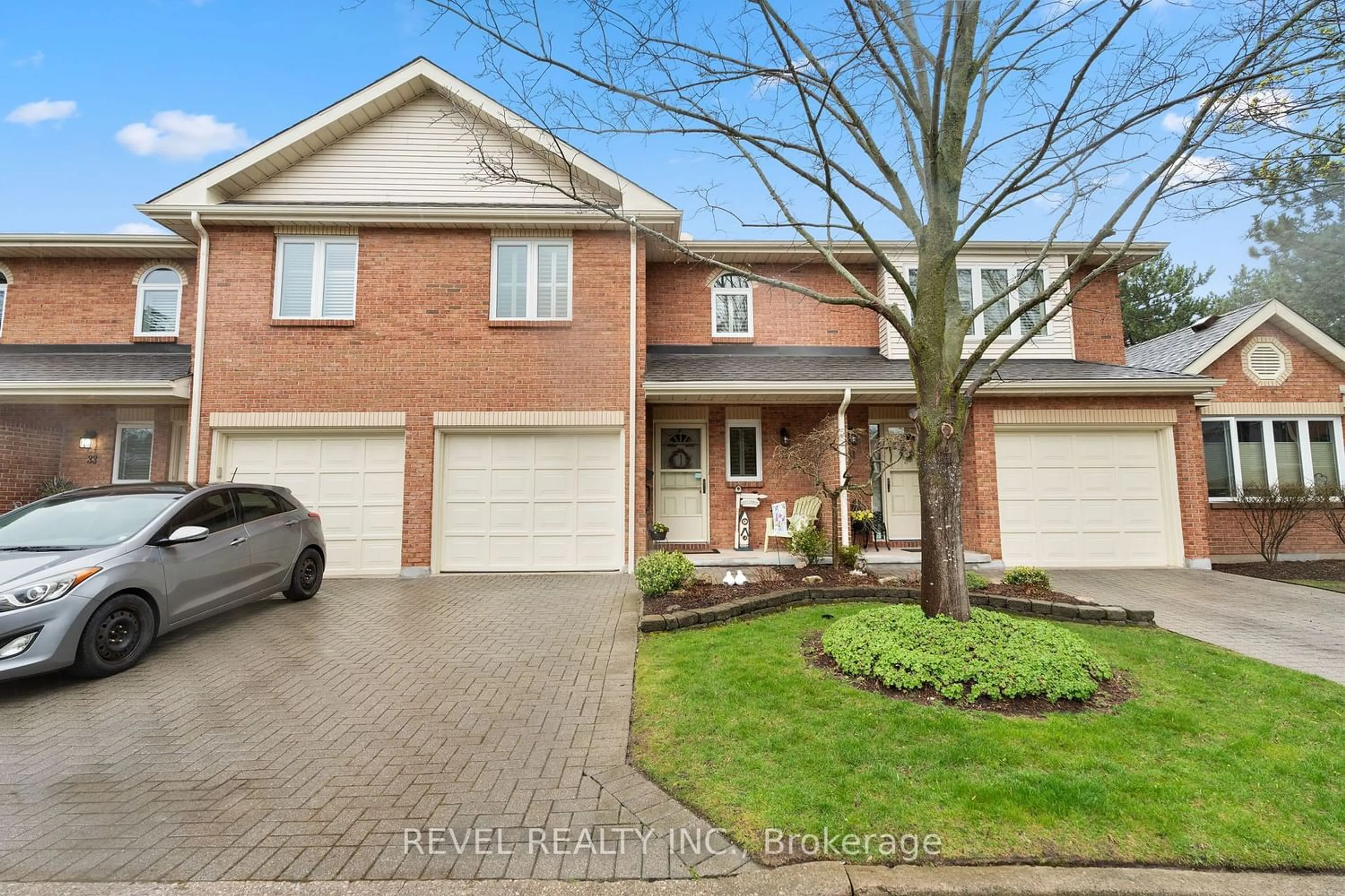 Home with brick exterior material for 67 Linwell Rd #32, St. Catharines Ontario L2N 7N3