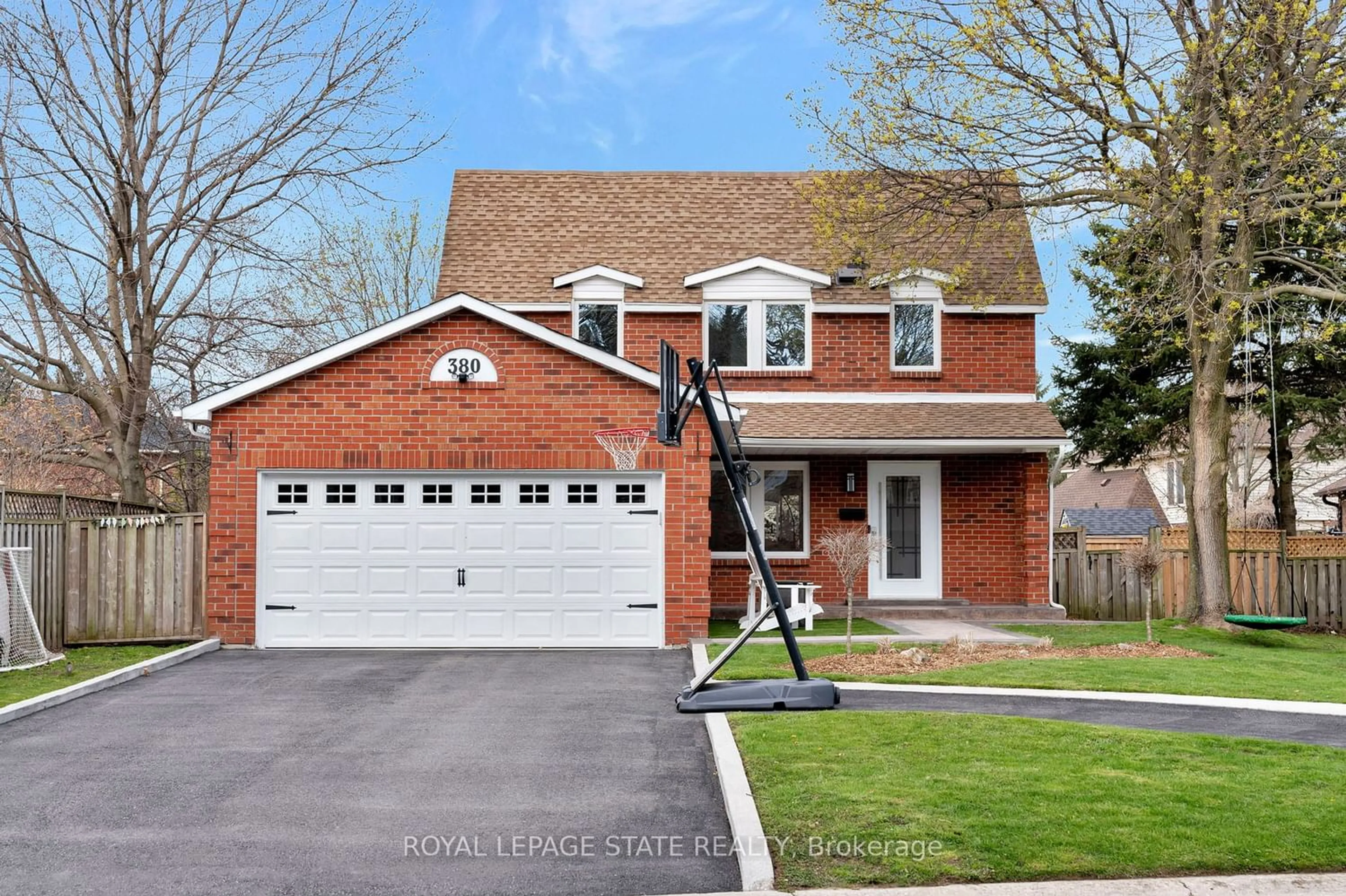 Home with brick exterior material for 380 Melanie Cres, Hamilton Ontario L9G 4B2