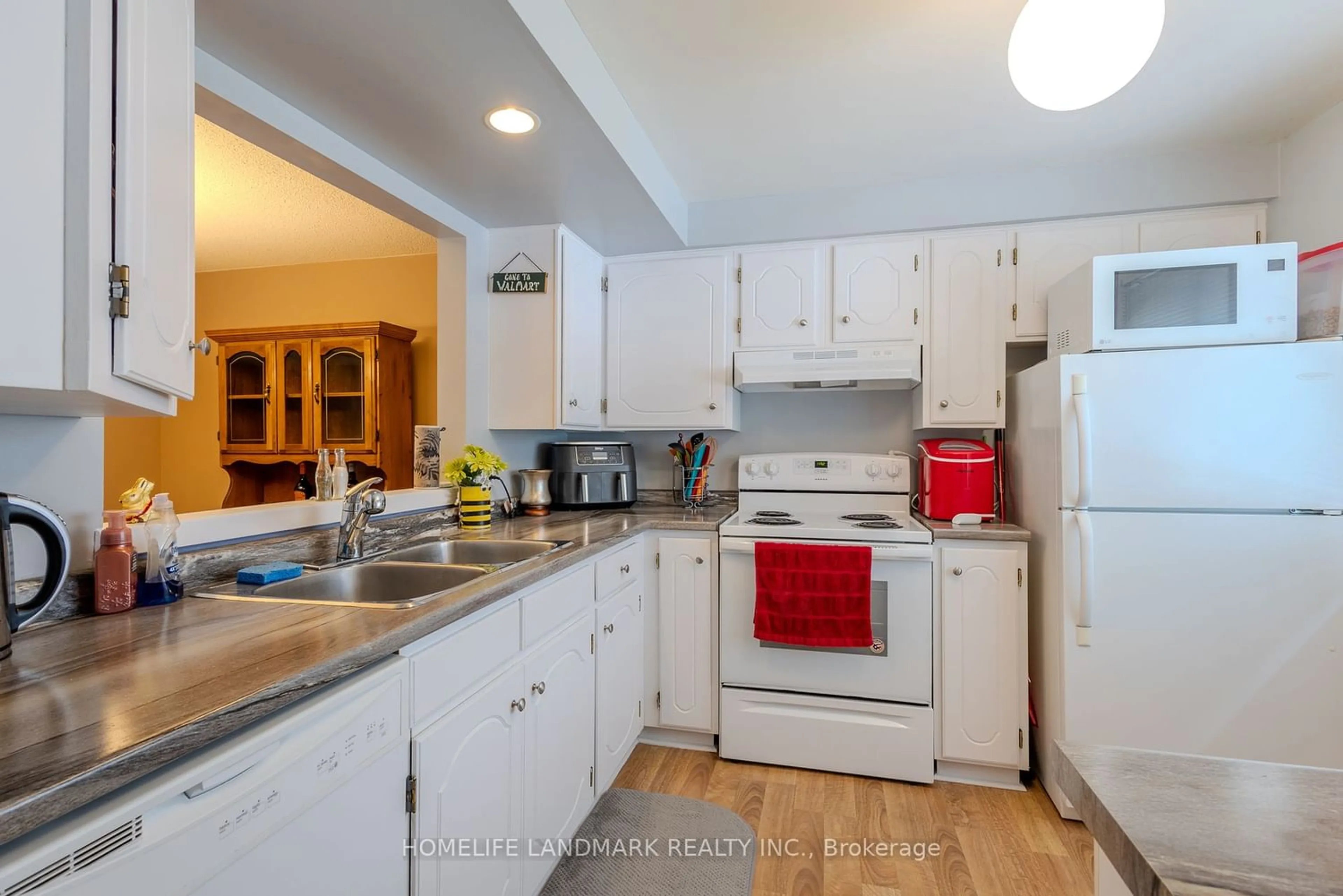 Standard kitchen for 50 Lakeshore Rd #101, St. Catharines Ontario L2N 6P8
