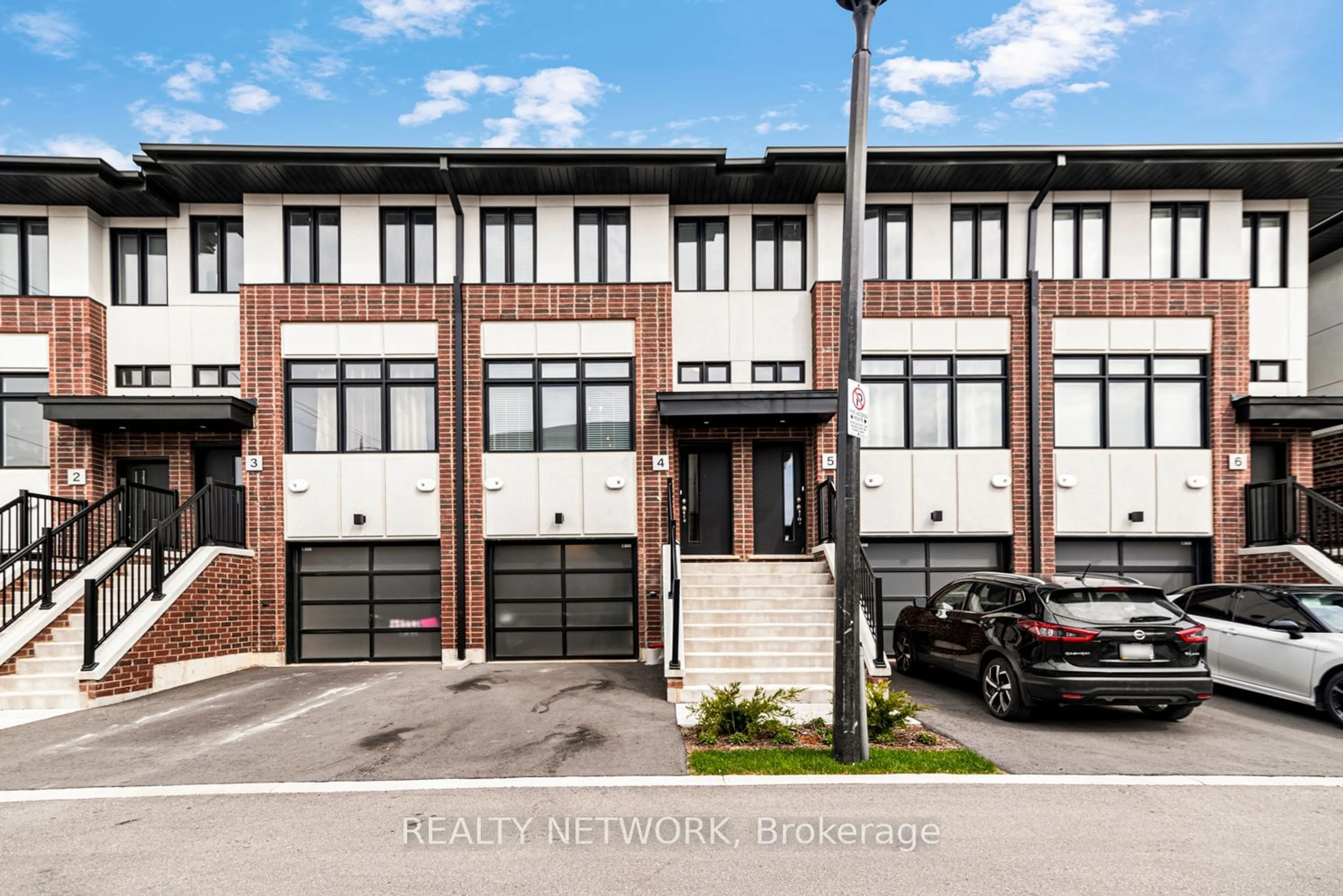 A pic from exterior of the house or condo for 527 Shaver Rd #4, Hamilton Ontario L9G 3K9