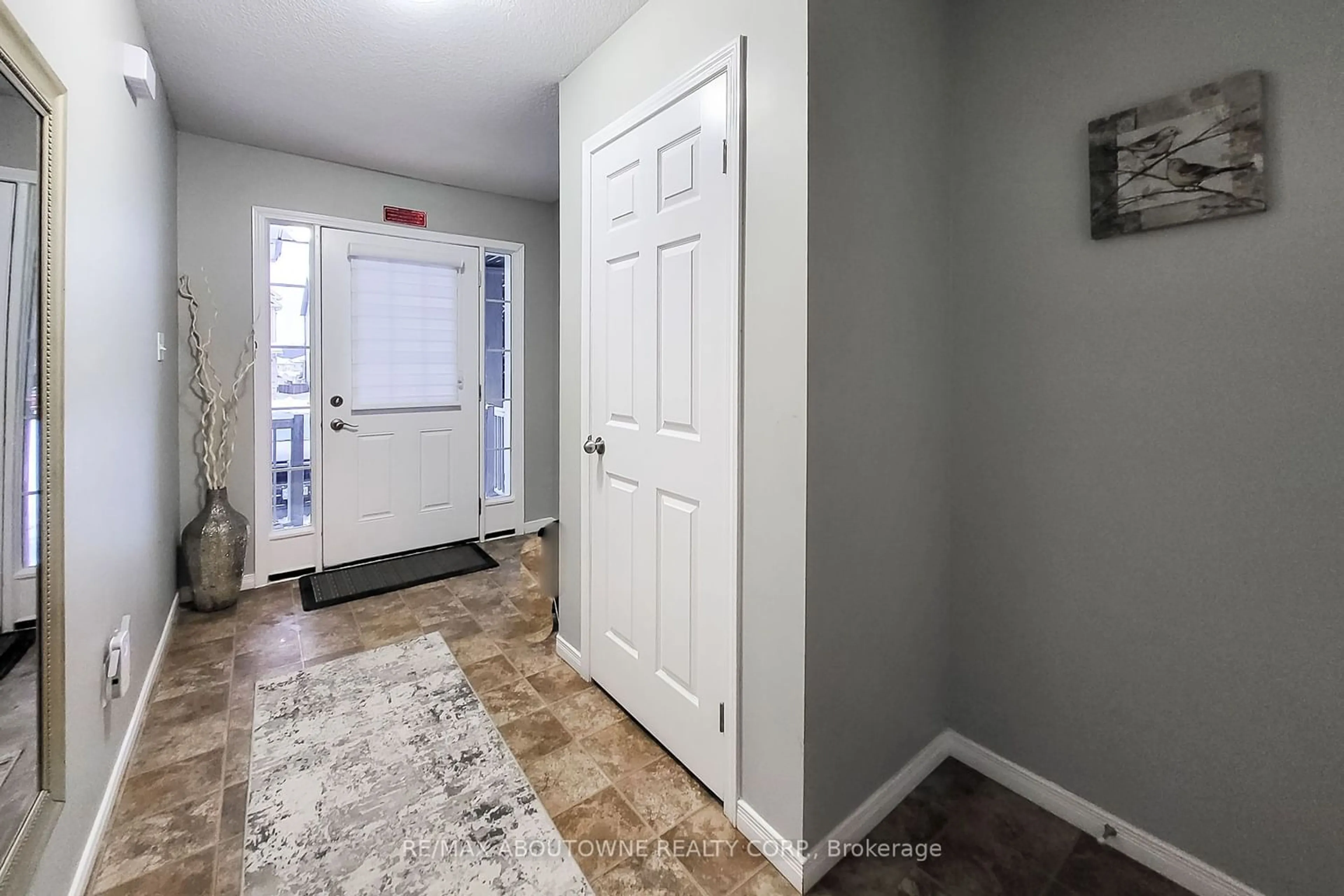 Indoor entryway for 51 Sorrento St, Kitchener Ontario N2R 0A4