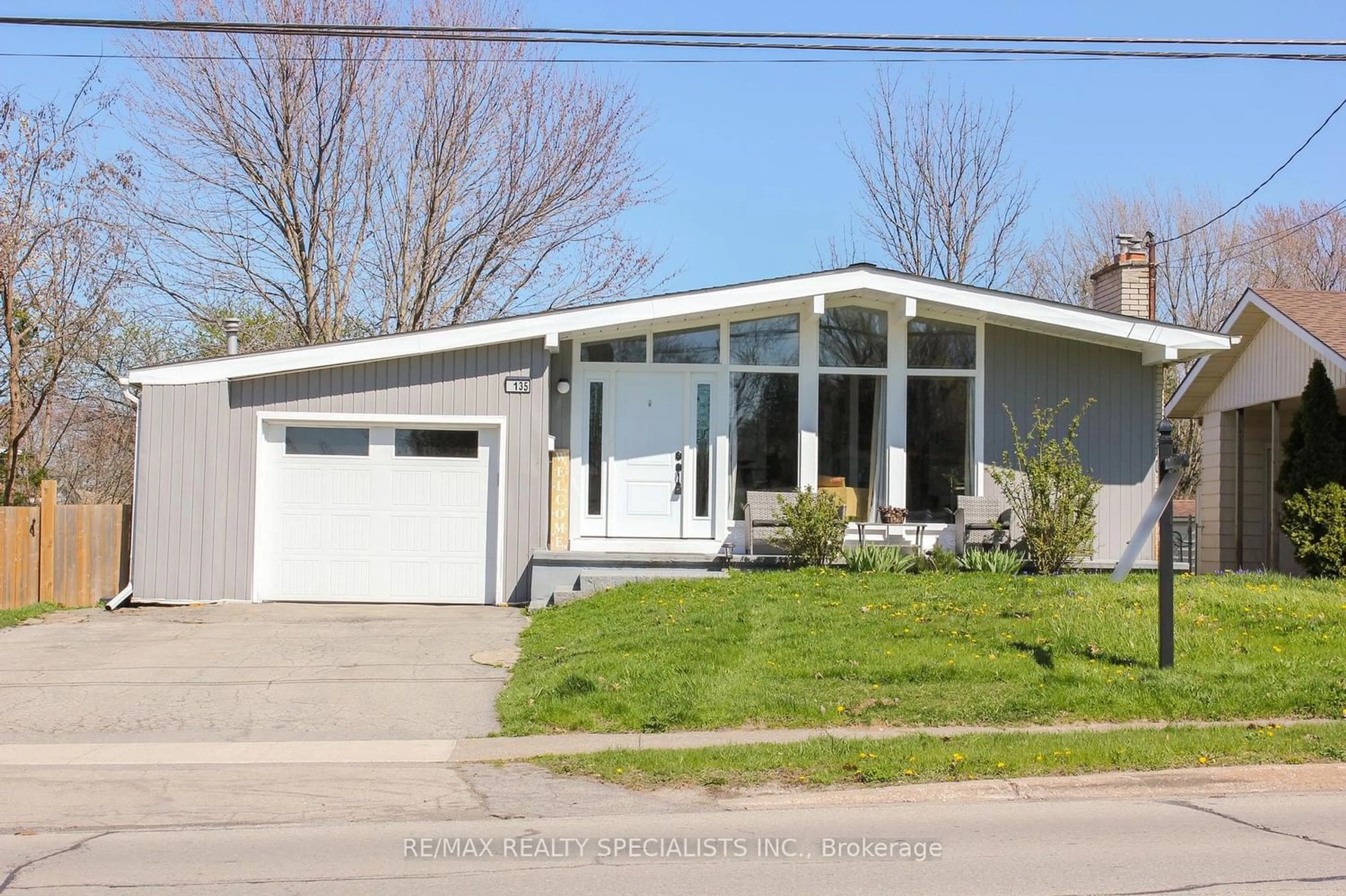 Frontside or backside of a home for 135 Concession Rd, Fort Erie Ontario L2A 4G8