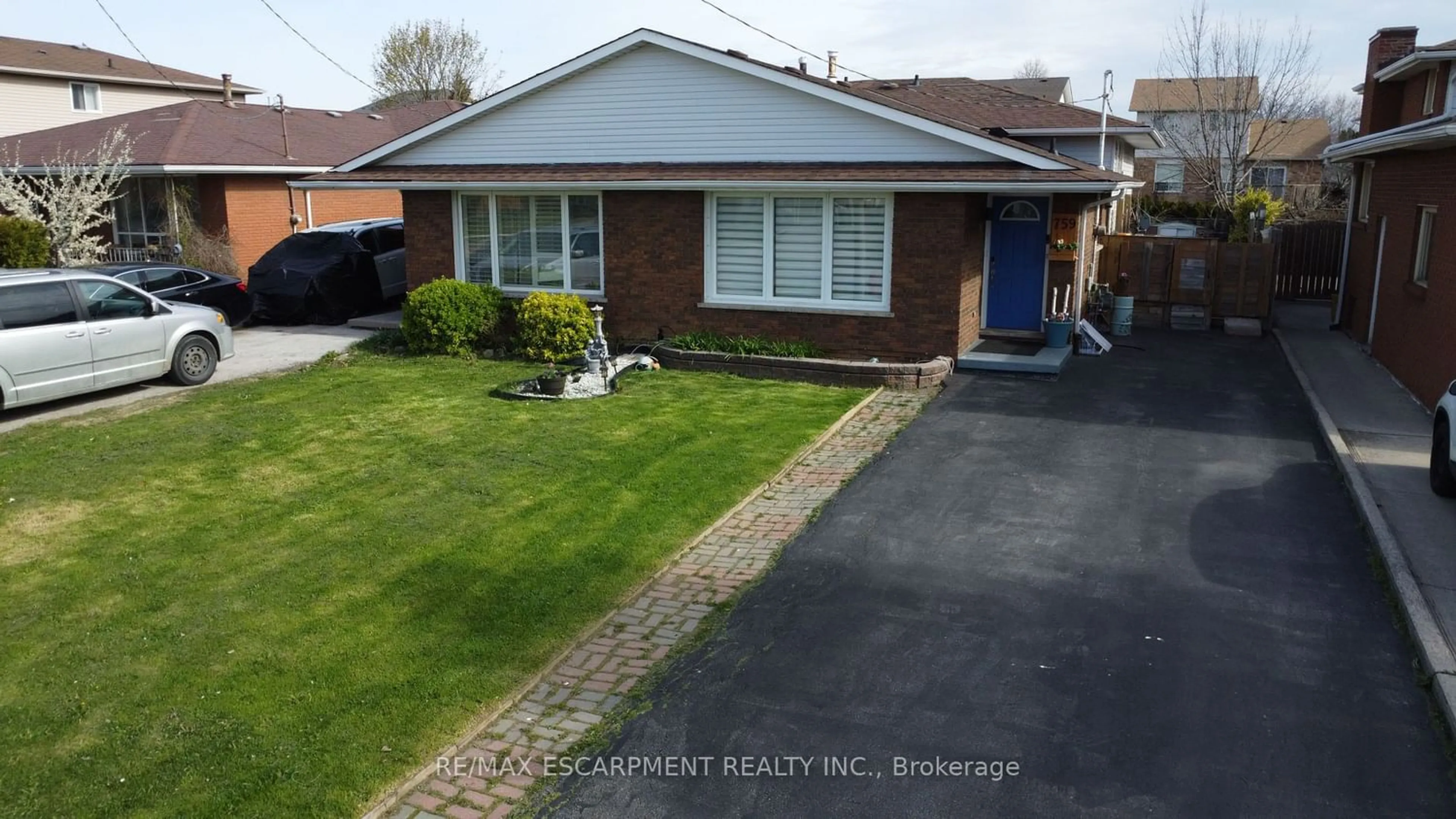 Frontside or backside of a home for 759 Stone Church Rd, Hamilton Ontario L8W 1A9