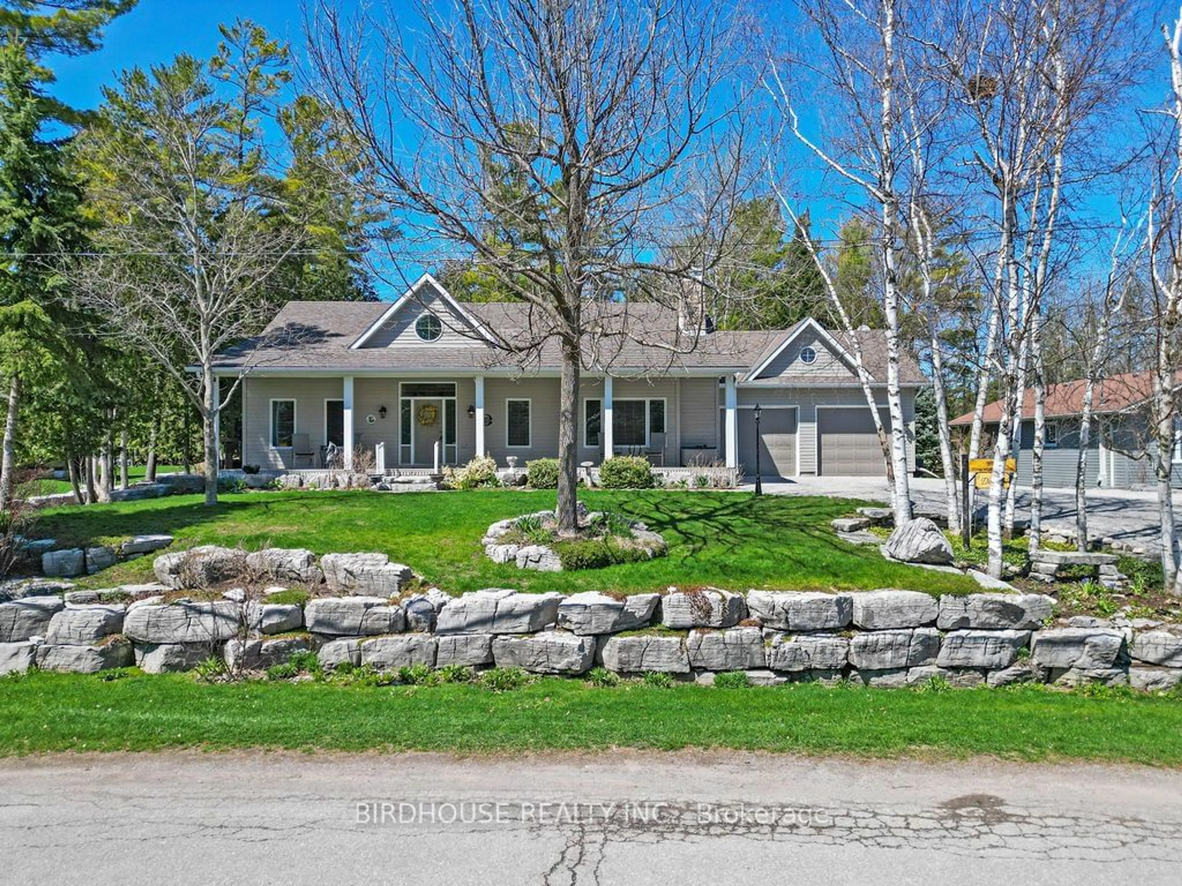 Frontside or backside of a home for 162 Riverside Dr, Kawartha Lakes Ontario K0M 1A0