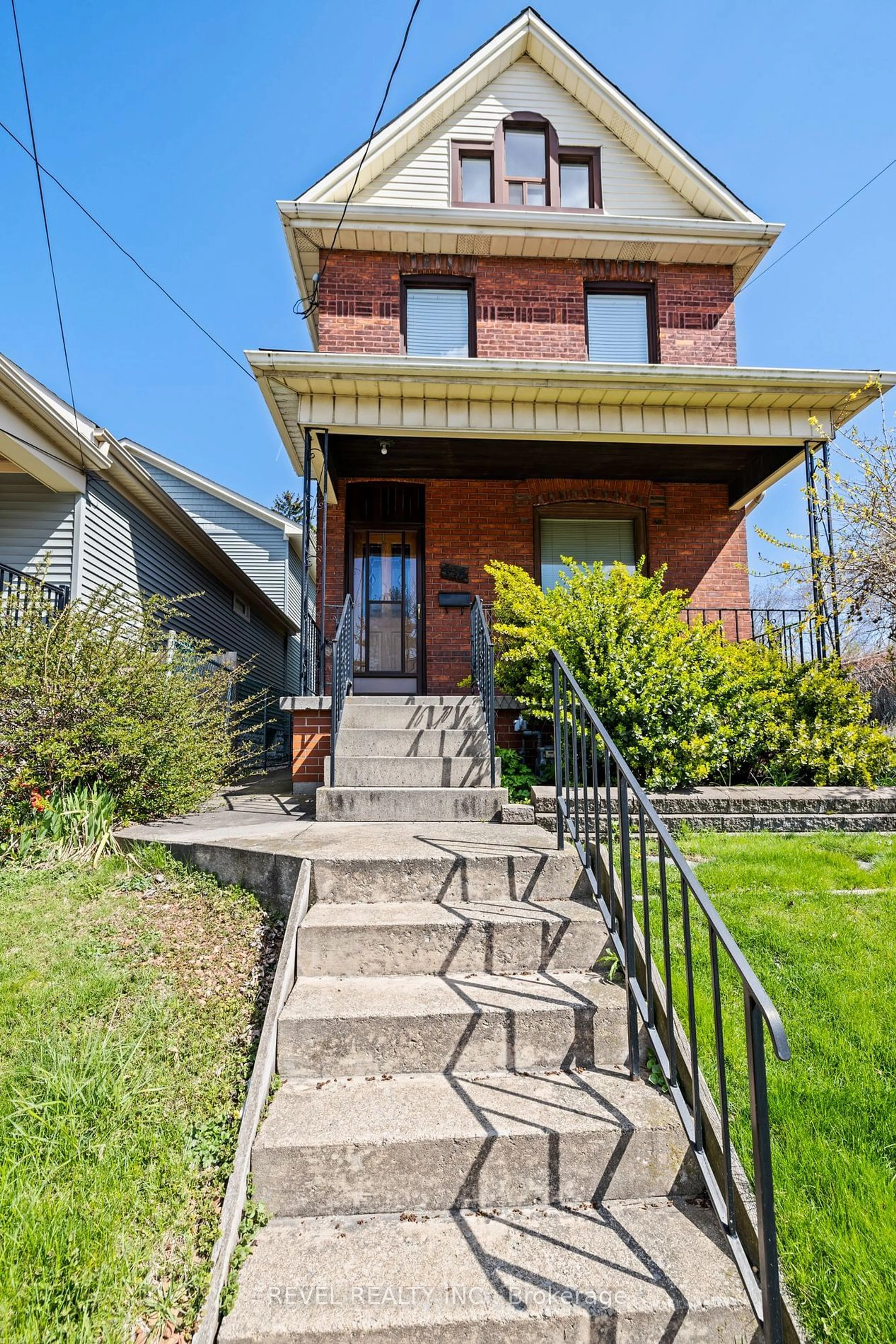 Frontside or backside of a home for 538 Hughson St, Hamilton Ontario L8L 4N9