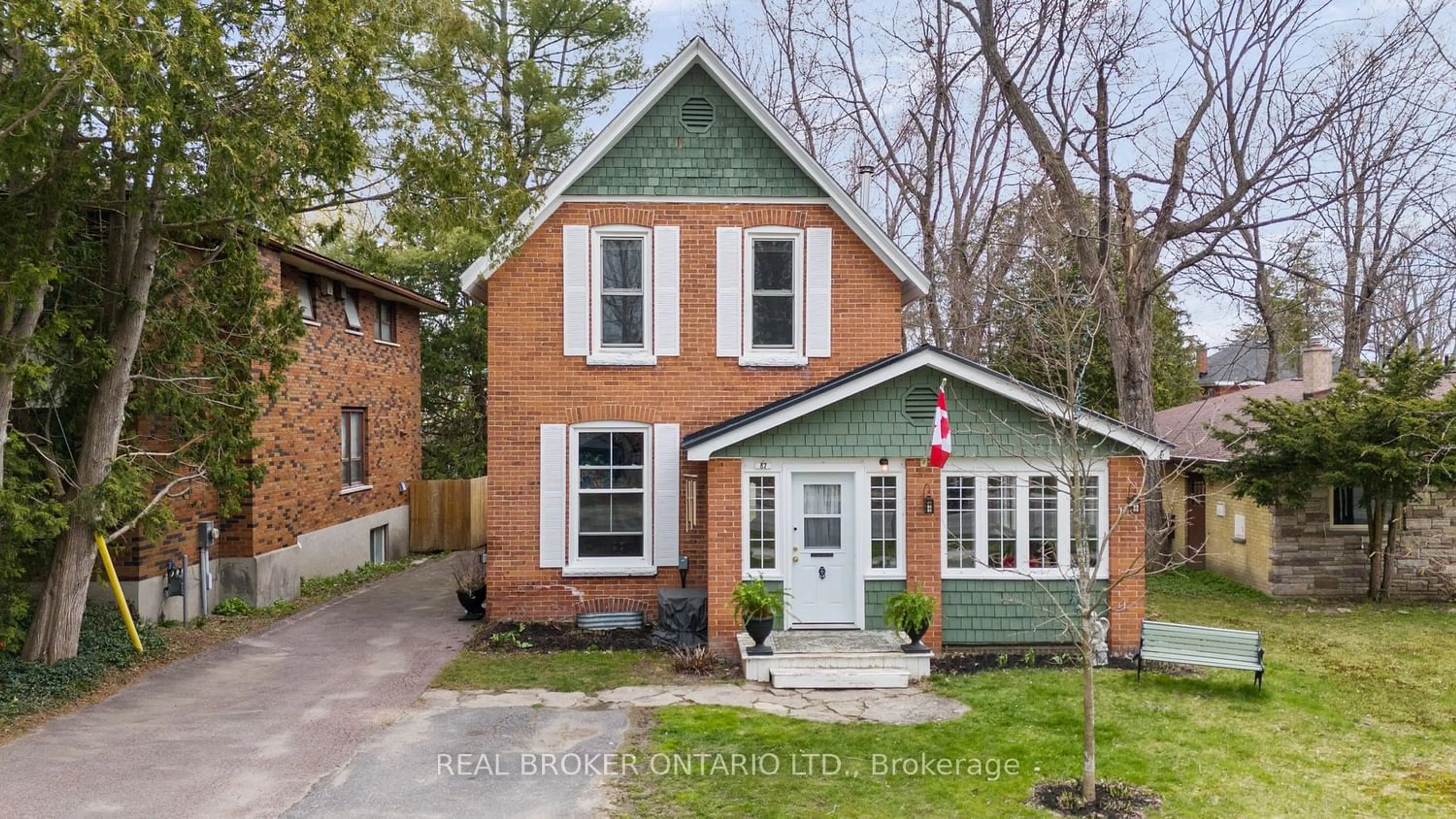 Home with brick exterior material for 87 Mcmurray St, Bracebridge Ontario P1L 1R8
